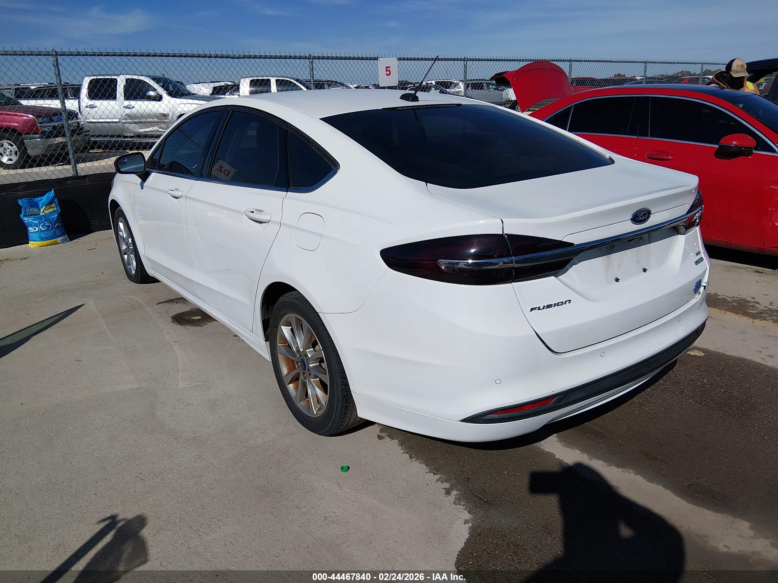 FORD FUSION image 3
