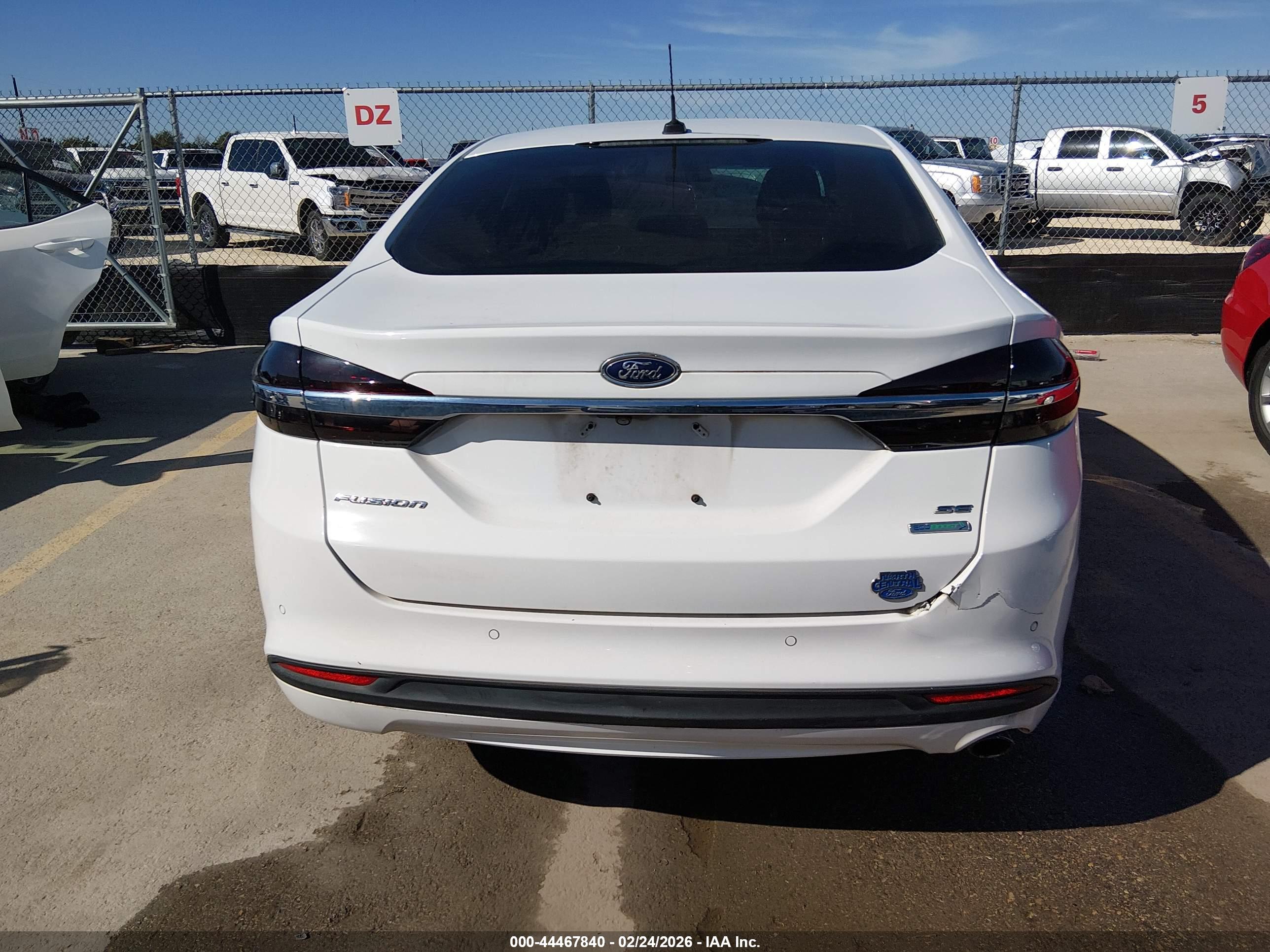 FORD FUSION image 6
