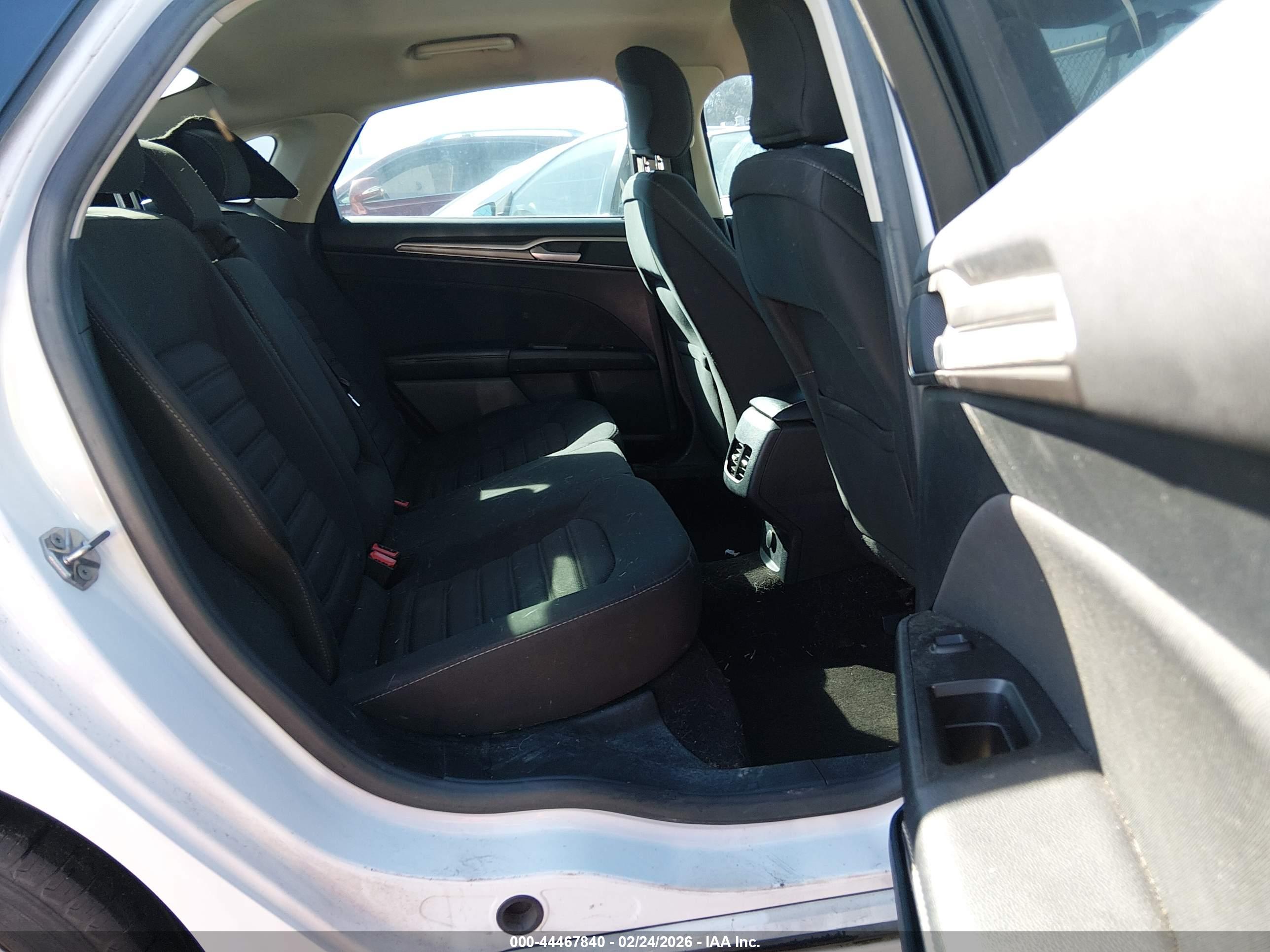 FORD FUSION image 8