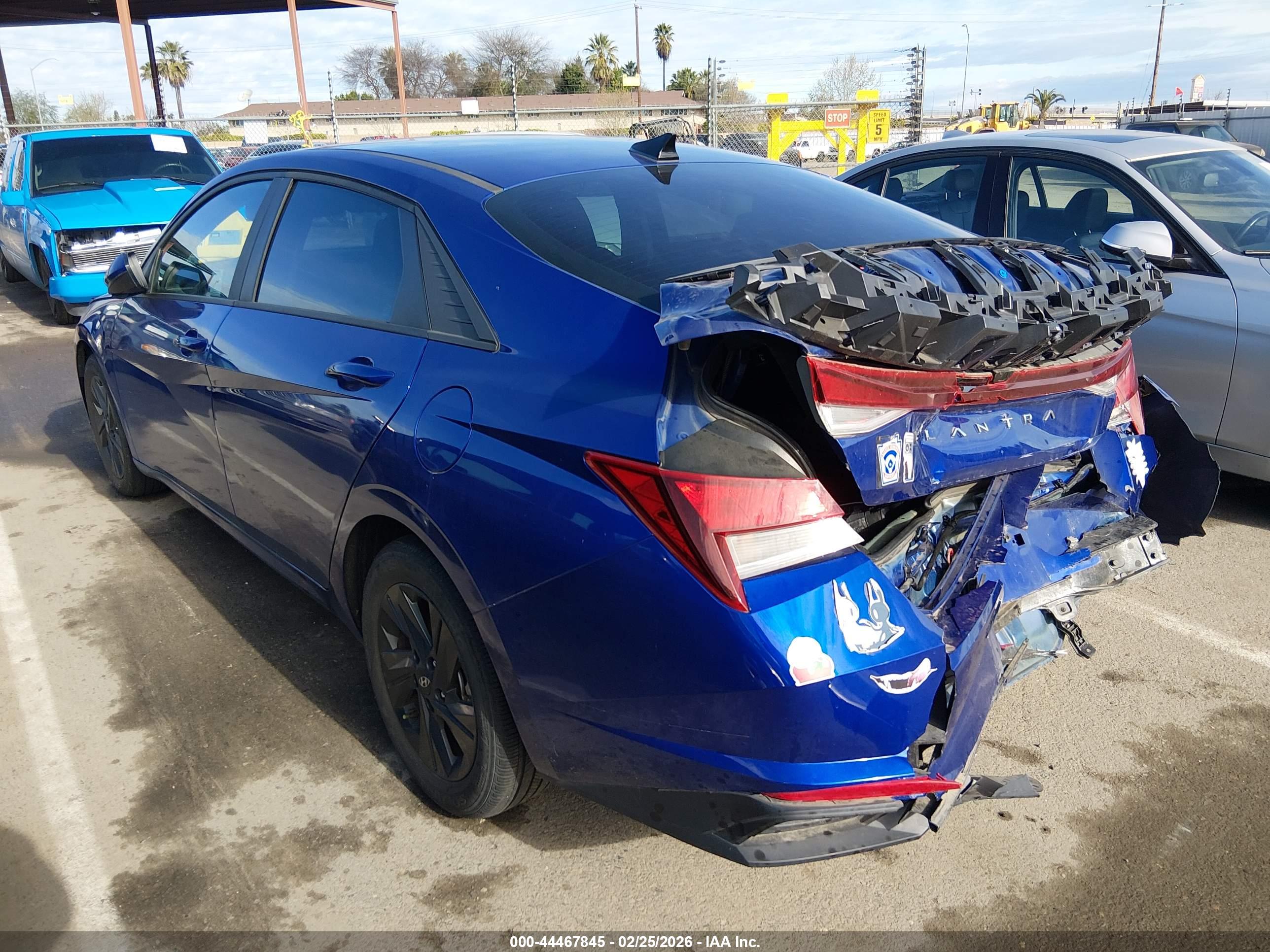 HYUNDAI ELANTRA image 3