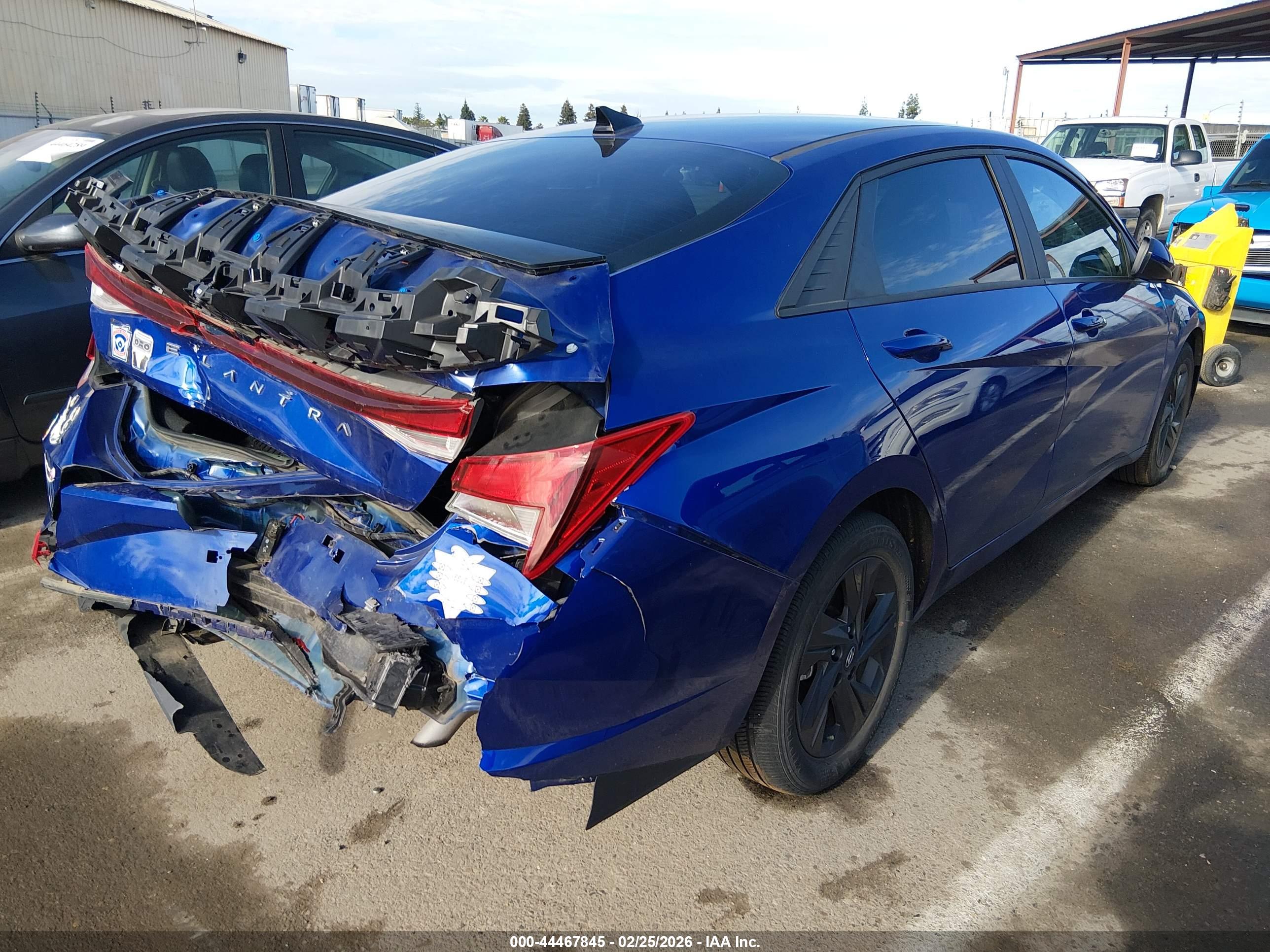 HYUNDAI ELANTRA image 4