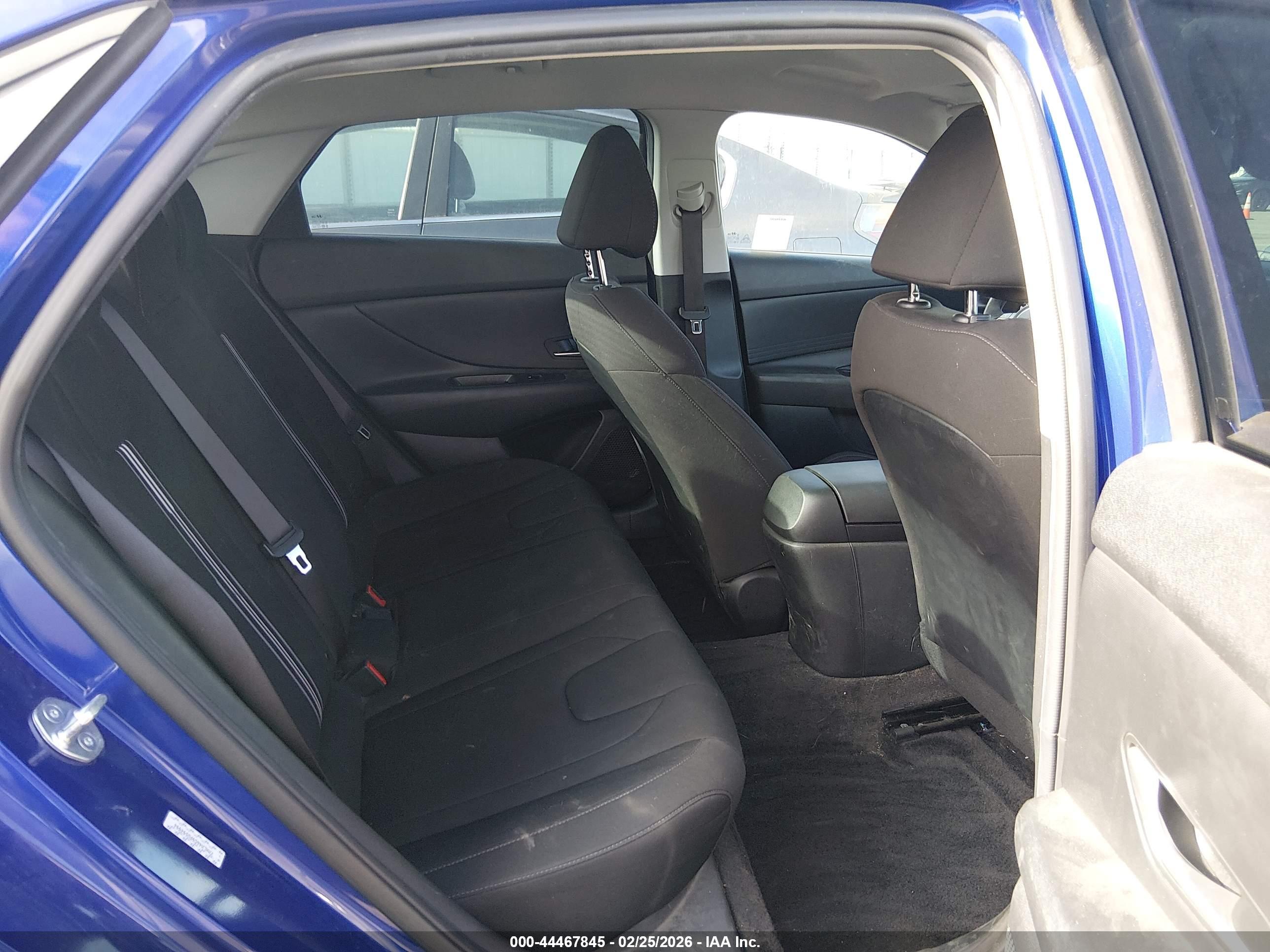 HYUNDAI ELANTRA image 8