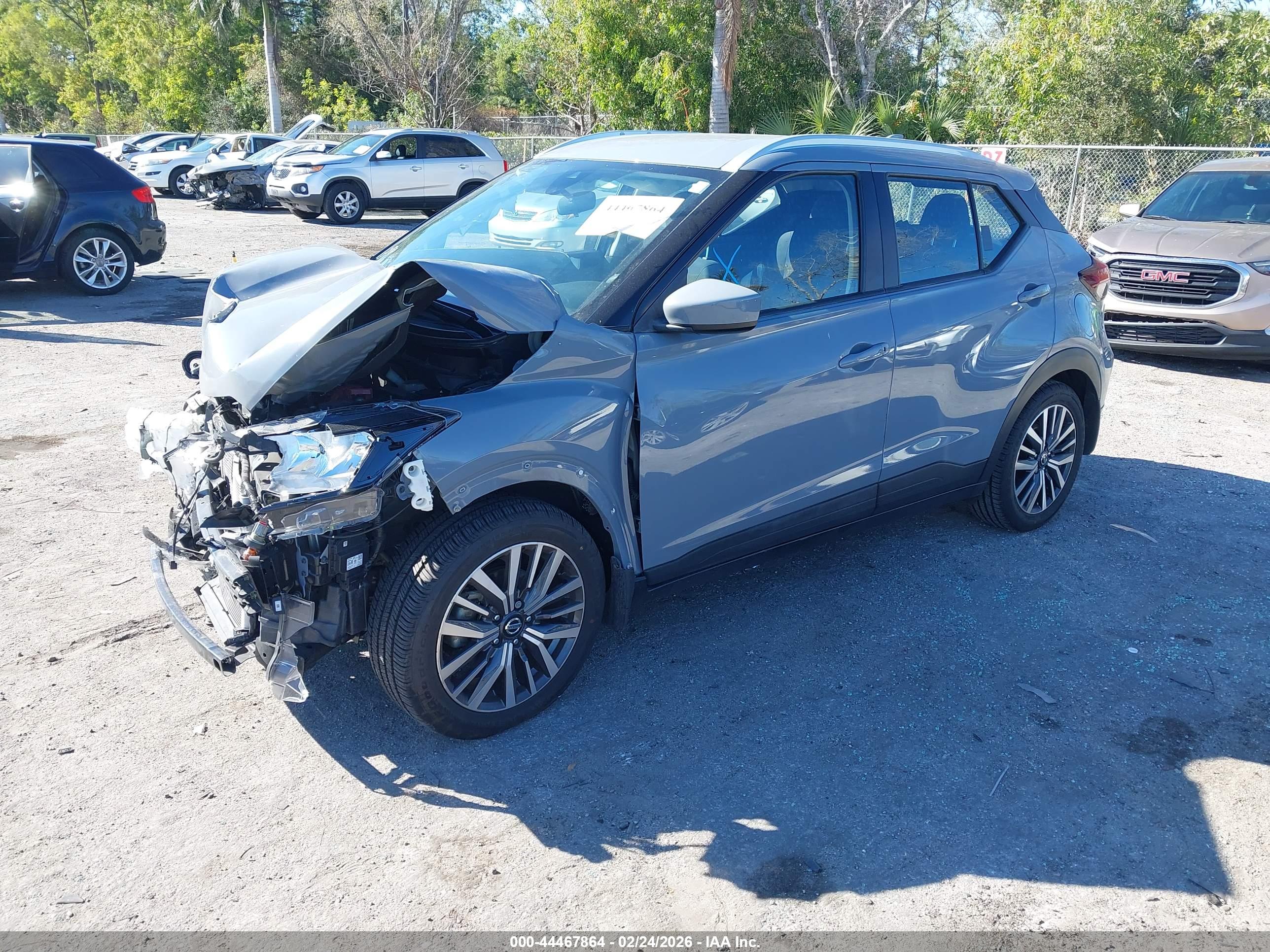 NISSAN KICKS image 2