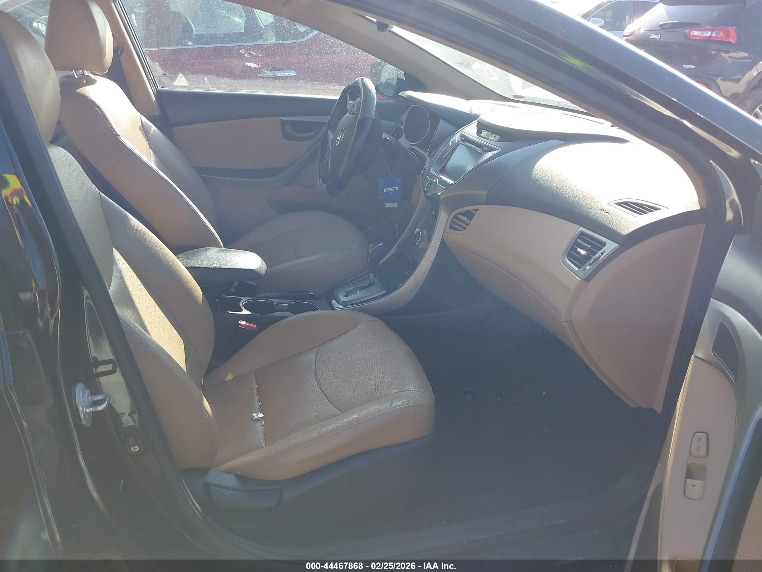 HYUNDAI ELANTRA image 5