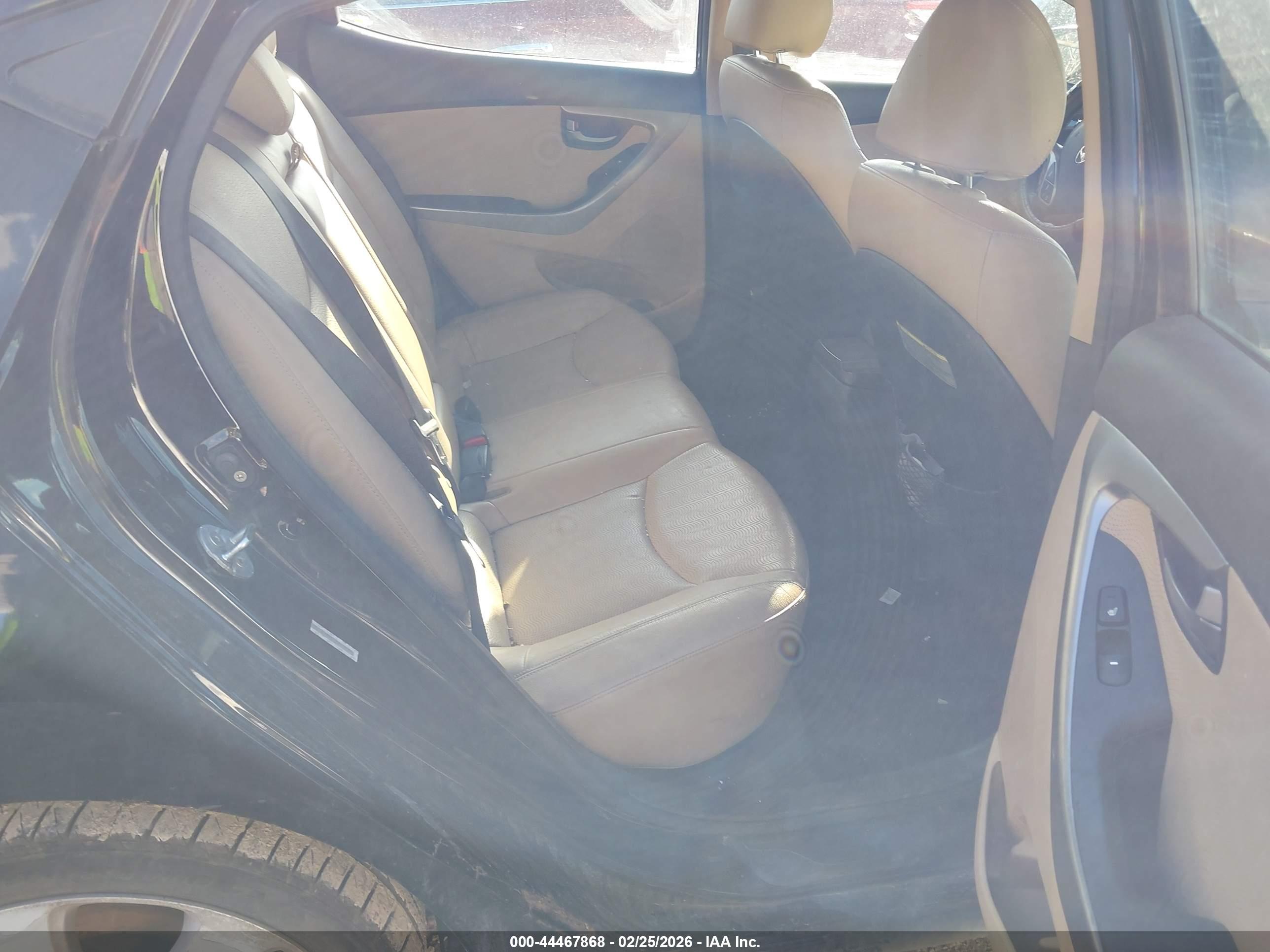HYUNDAI ELANTRA image 8