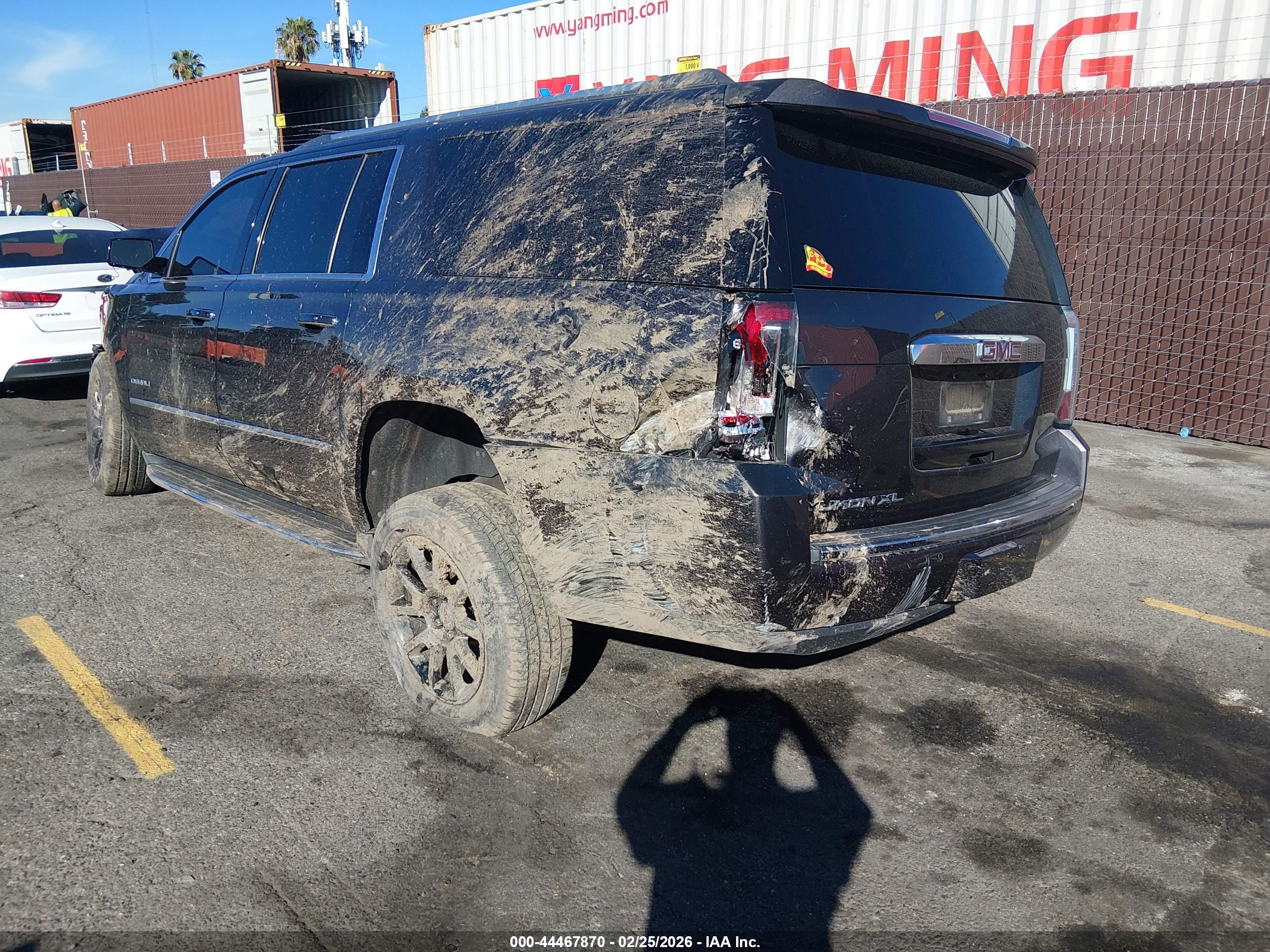 GMC YUKON image 3