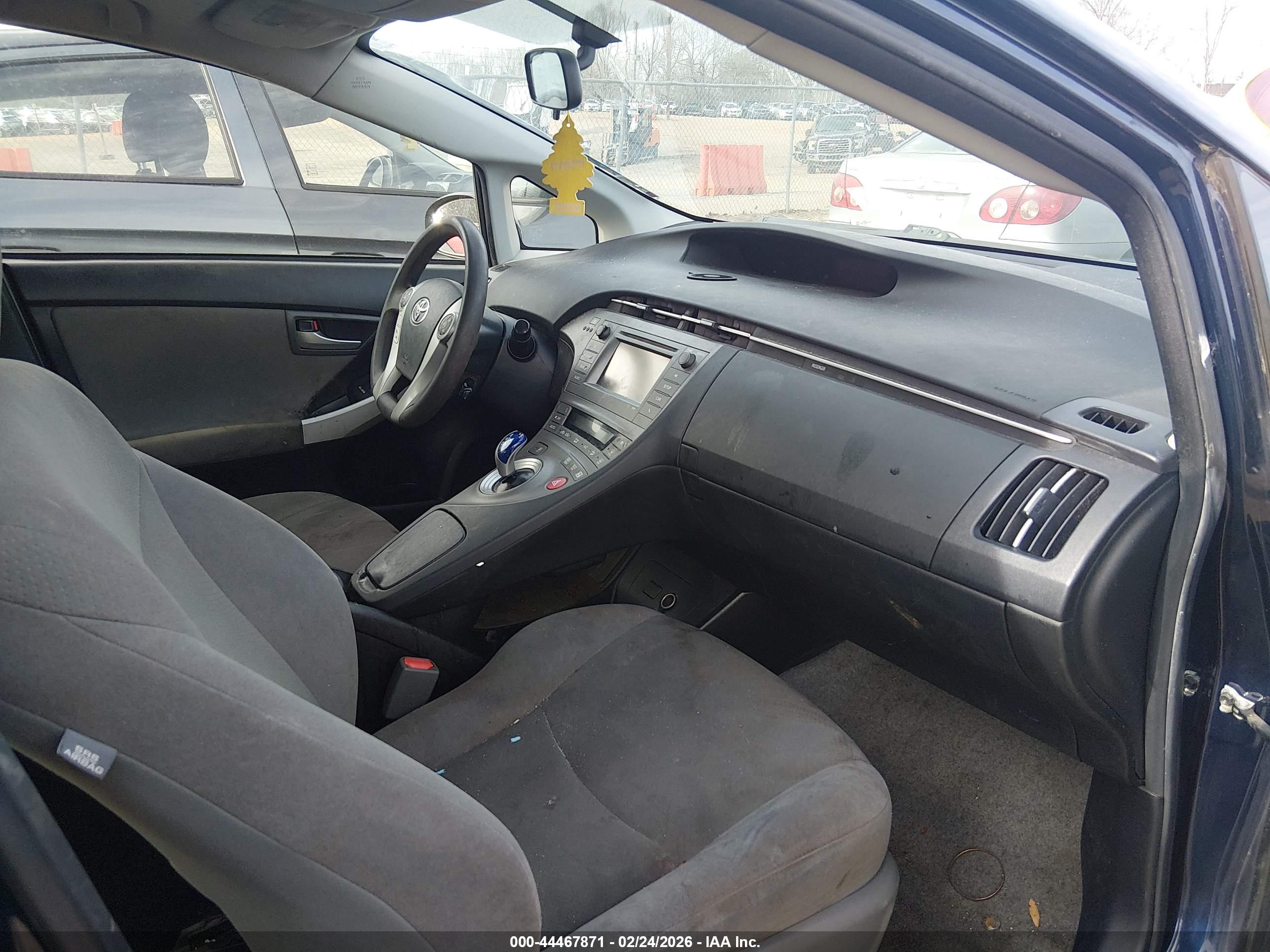 TOYOTA PRIUS image 5