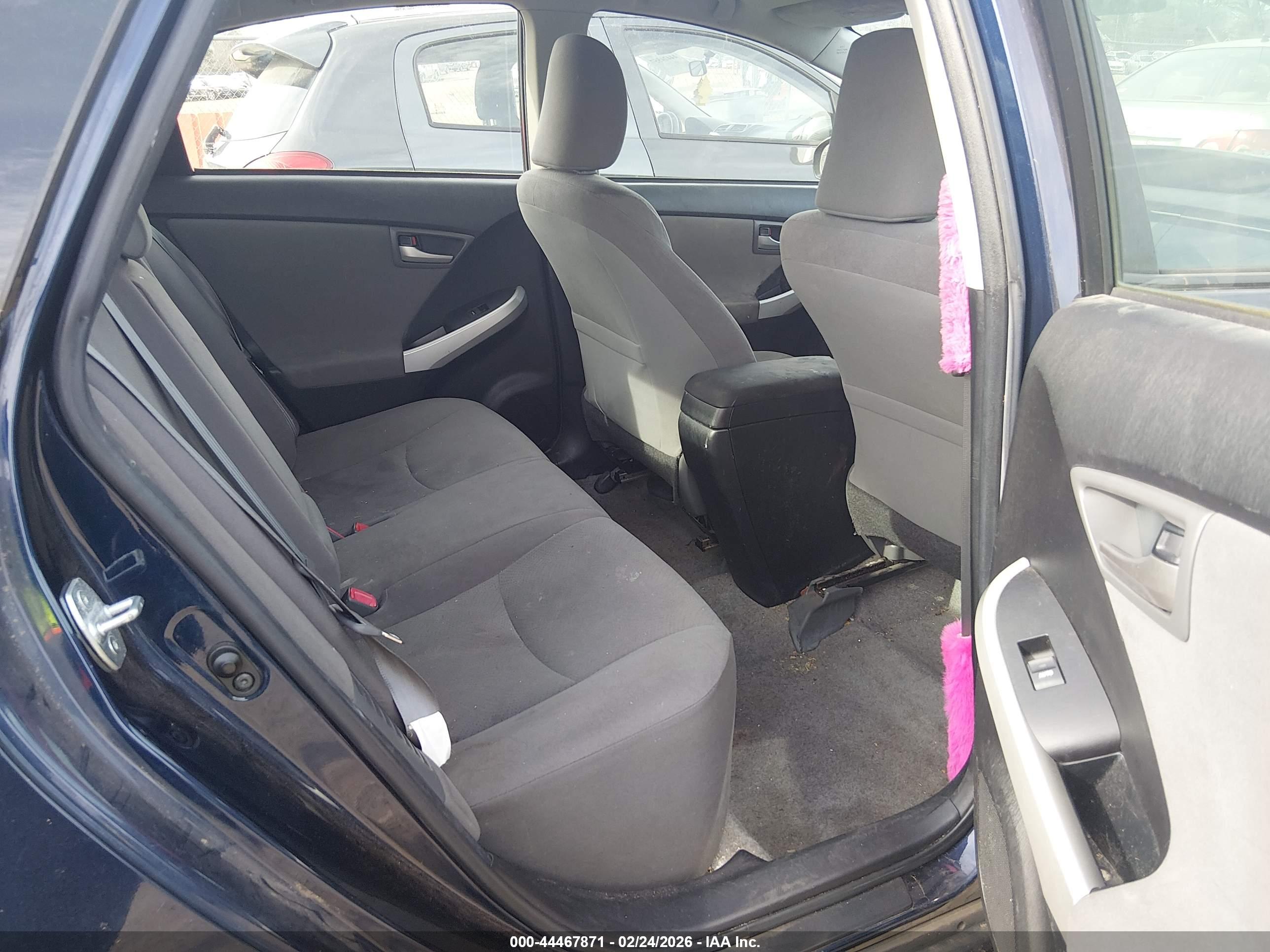 TOYOTA PRIUS image 8