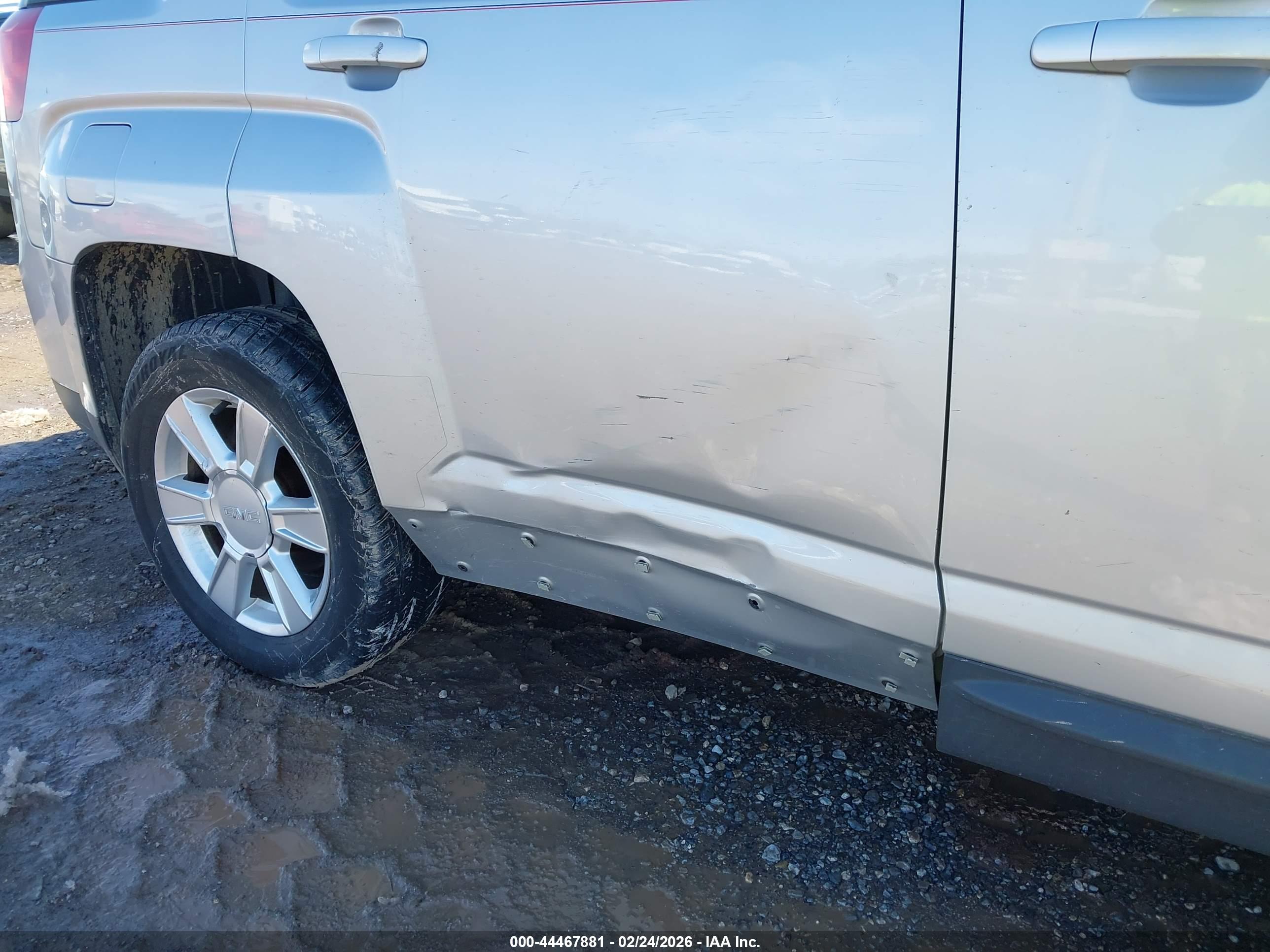 GMC TERRAIN image 6