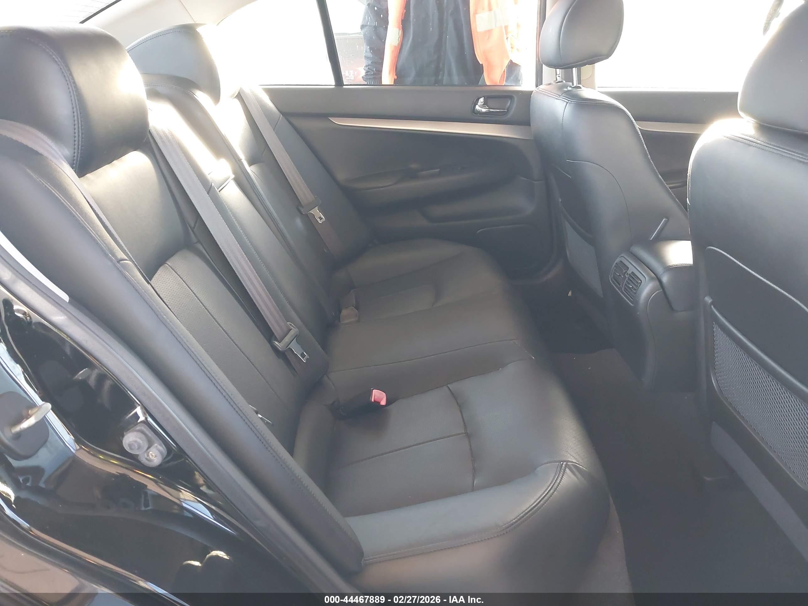 INFINITI G37 image 8