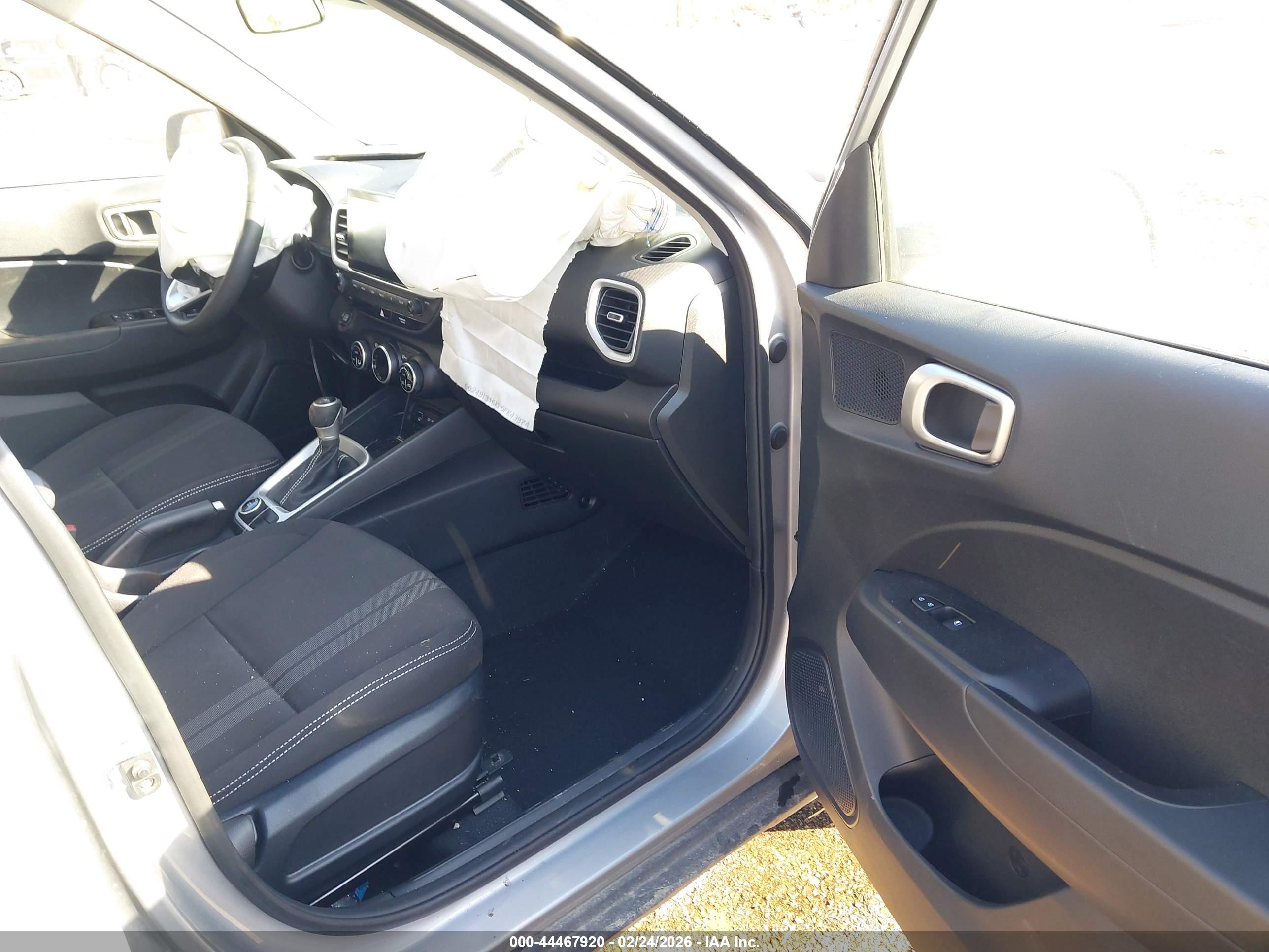 HYUNDAI VENUE image 5