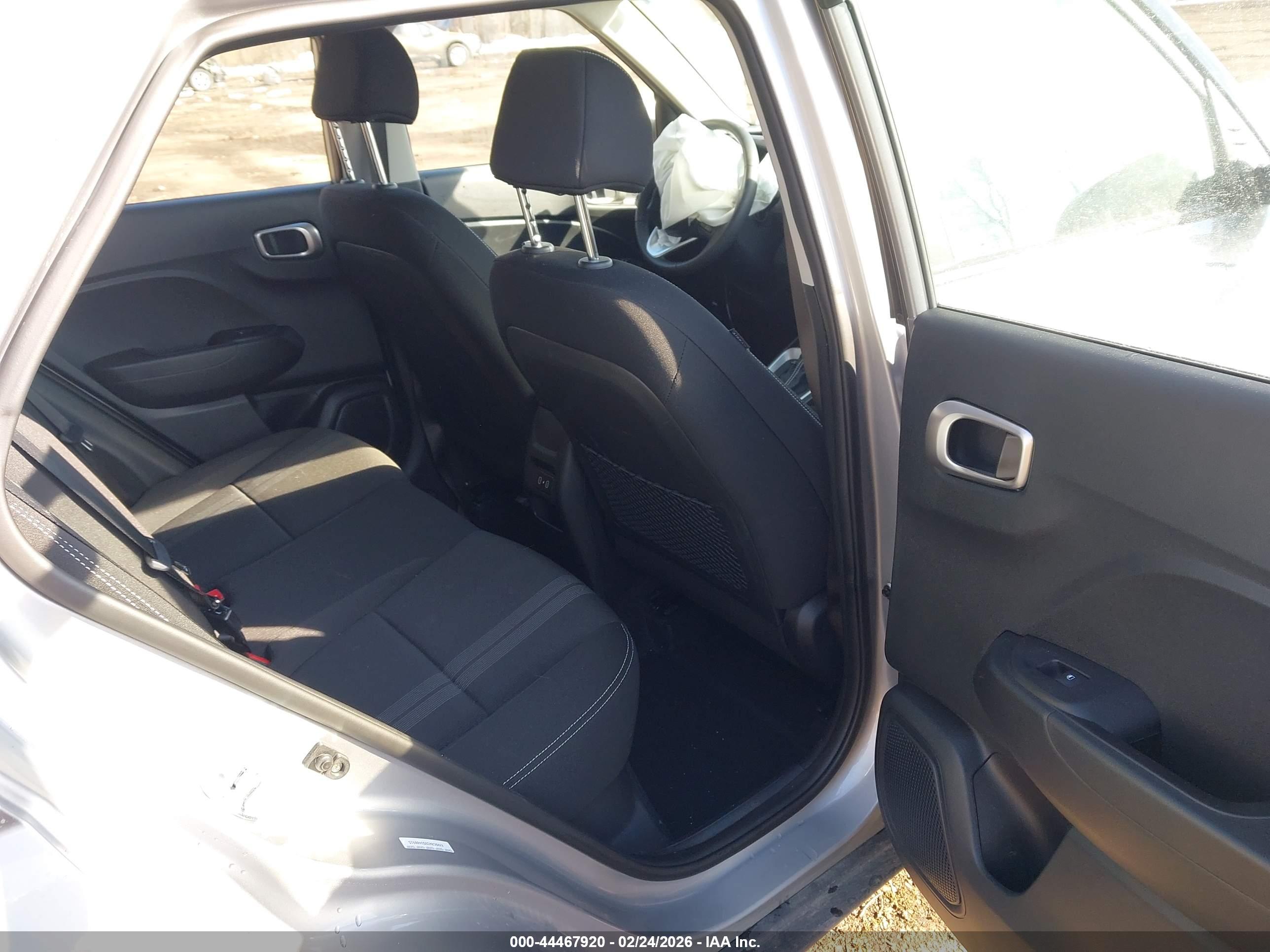 HYUNDAI VENUE image 8