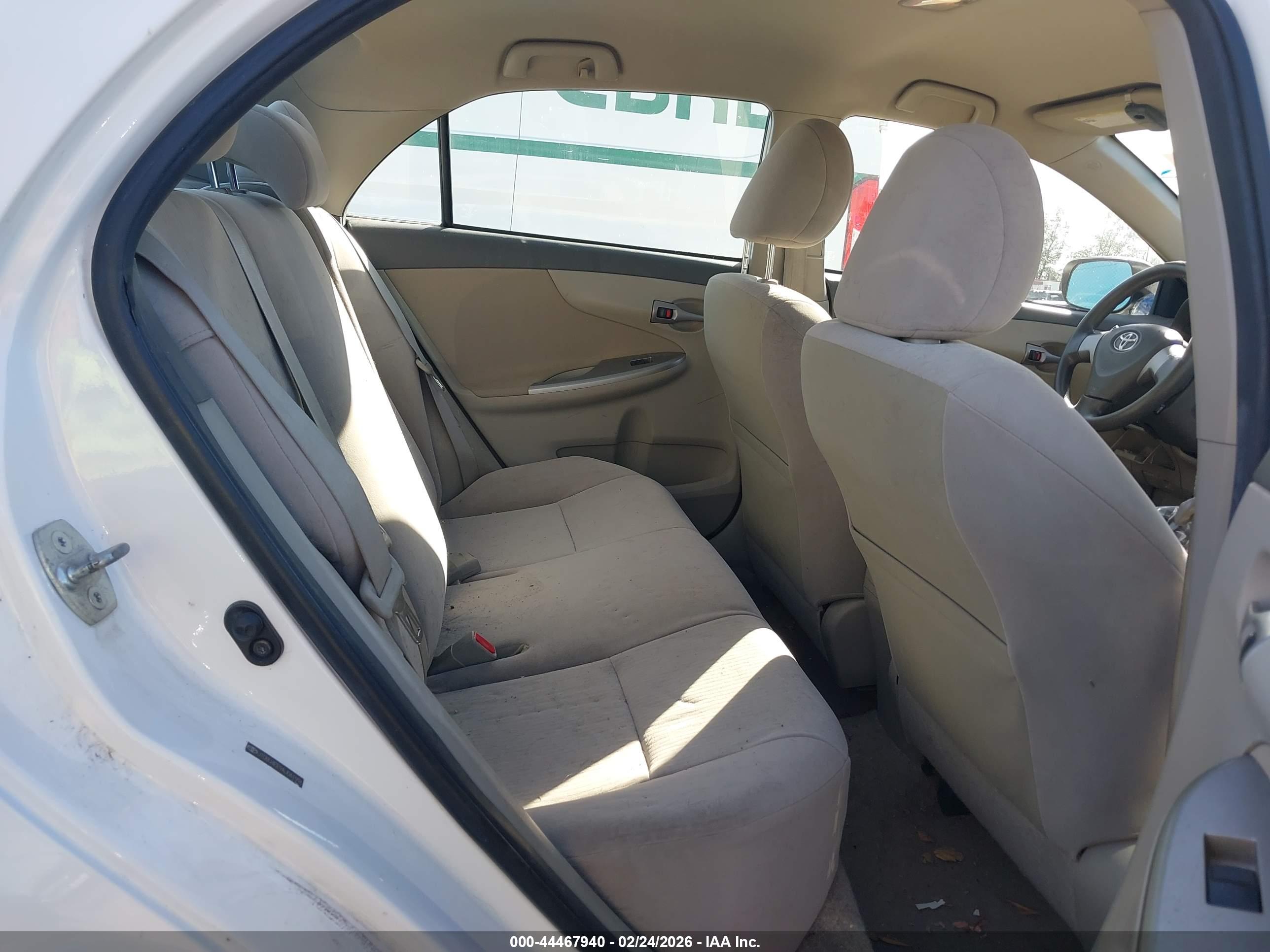 TOYOTA COROLLA image 8