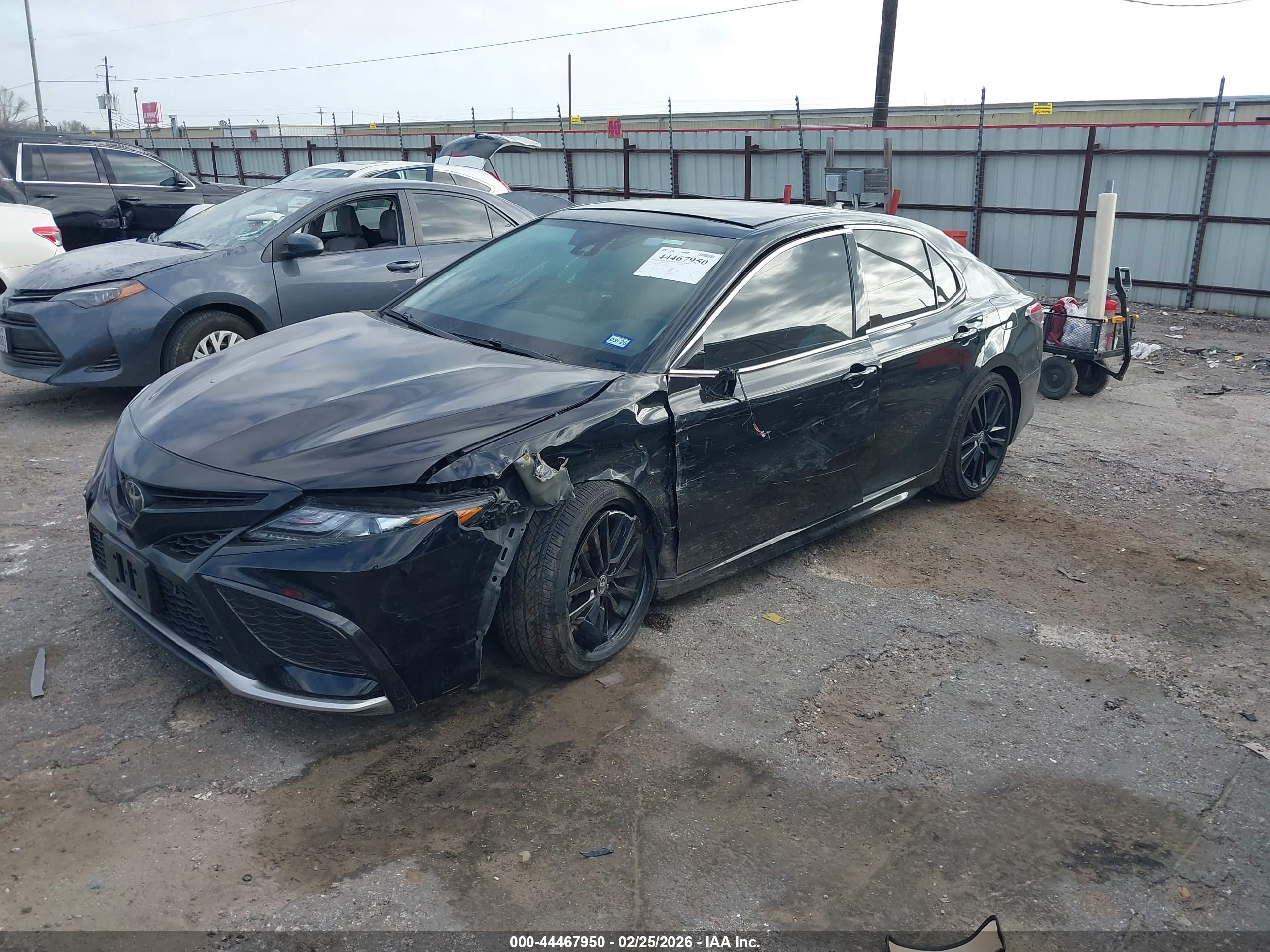 TOYOTA CAMRY image 2