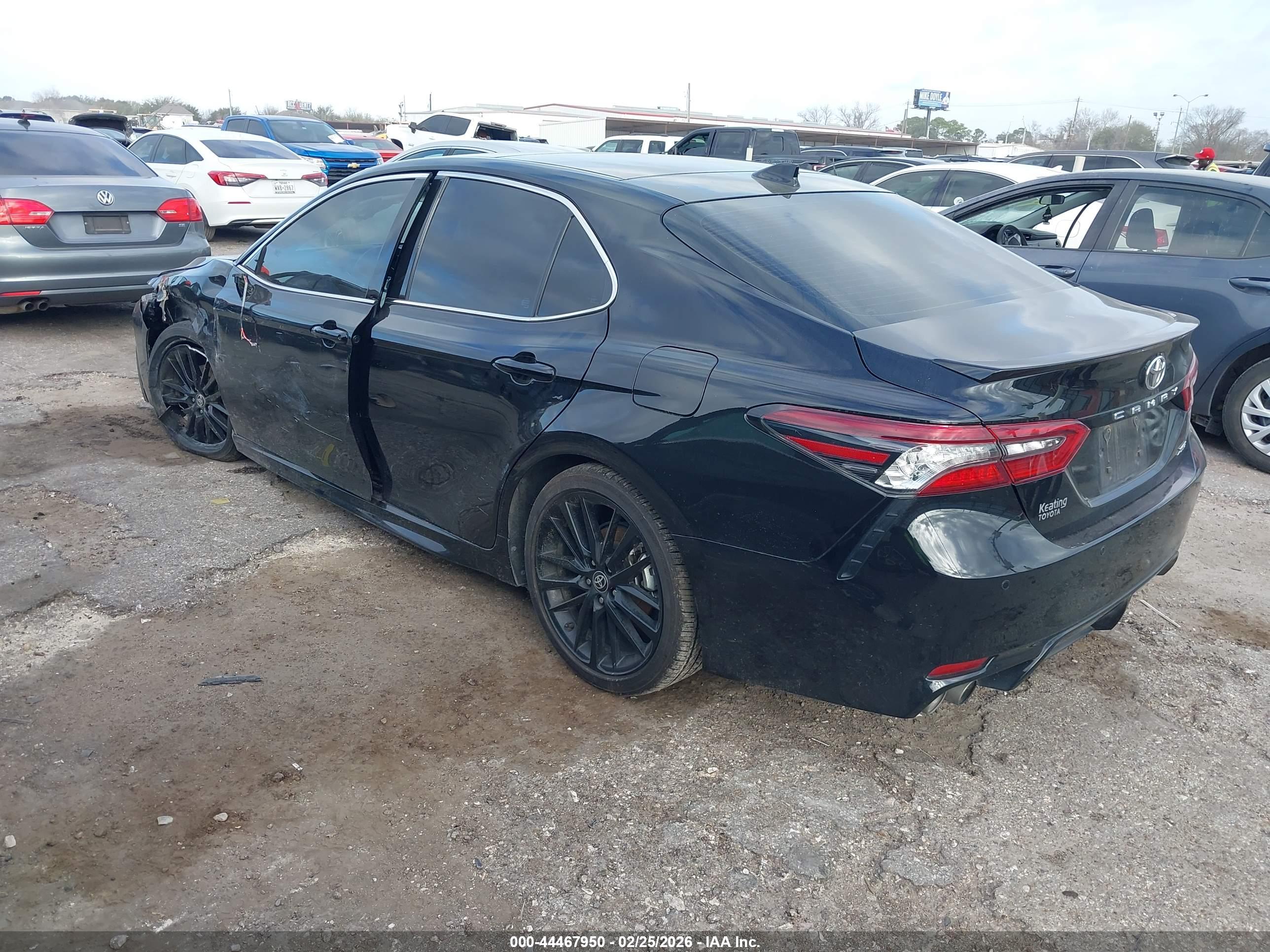 TOYOTA CAMRY image 3