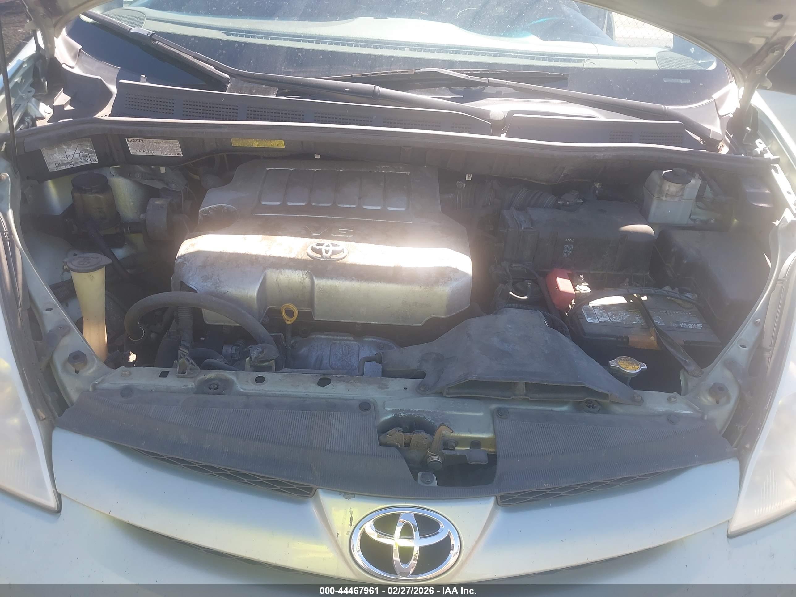 TOYOTA SIENNA image 10