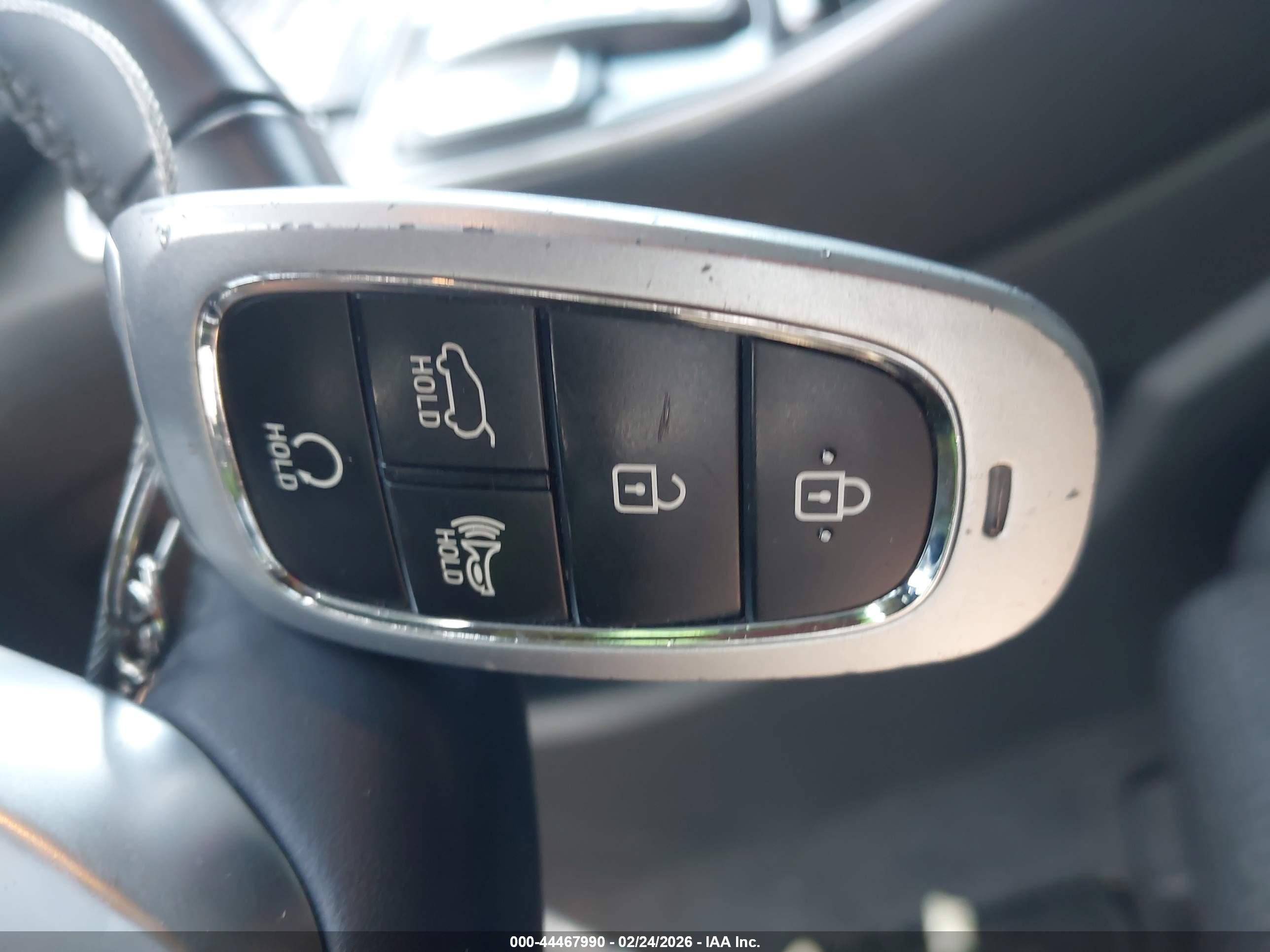 HYUNDAI SANTA image 11