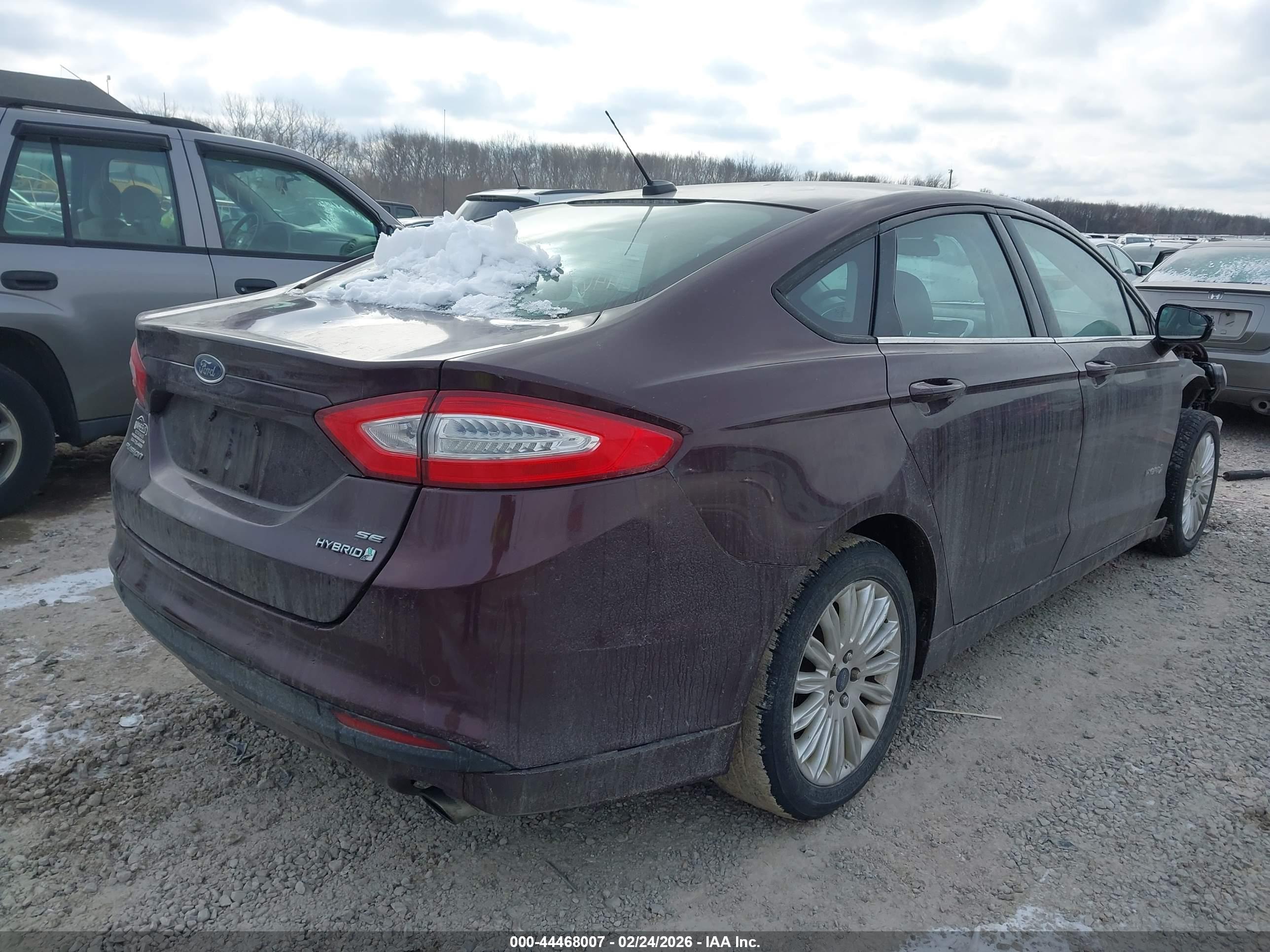 FORD FUSION image 4