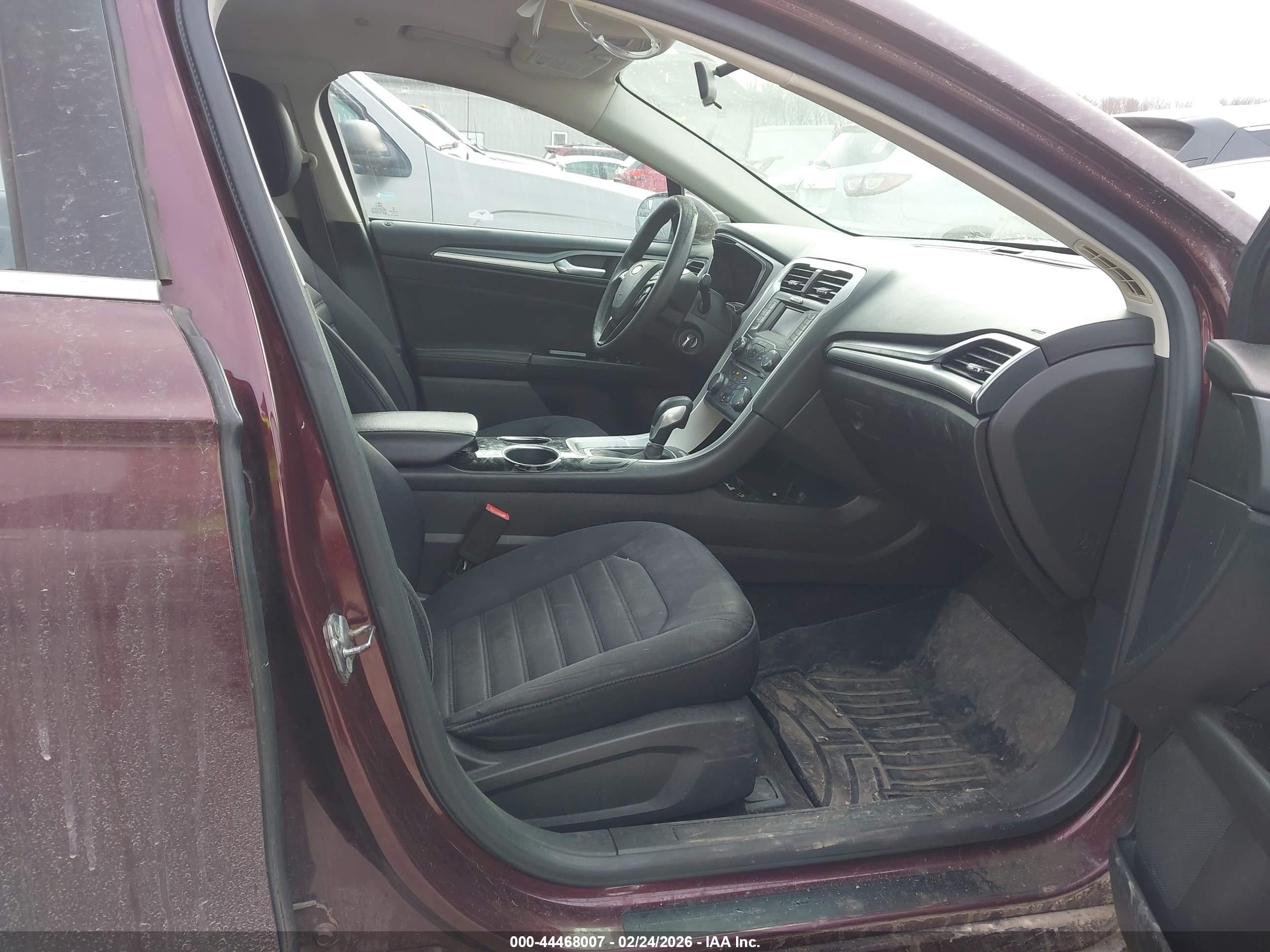 FORD FUSION image 5