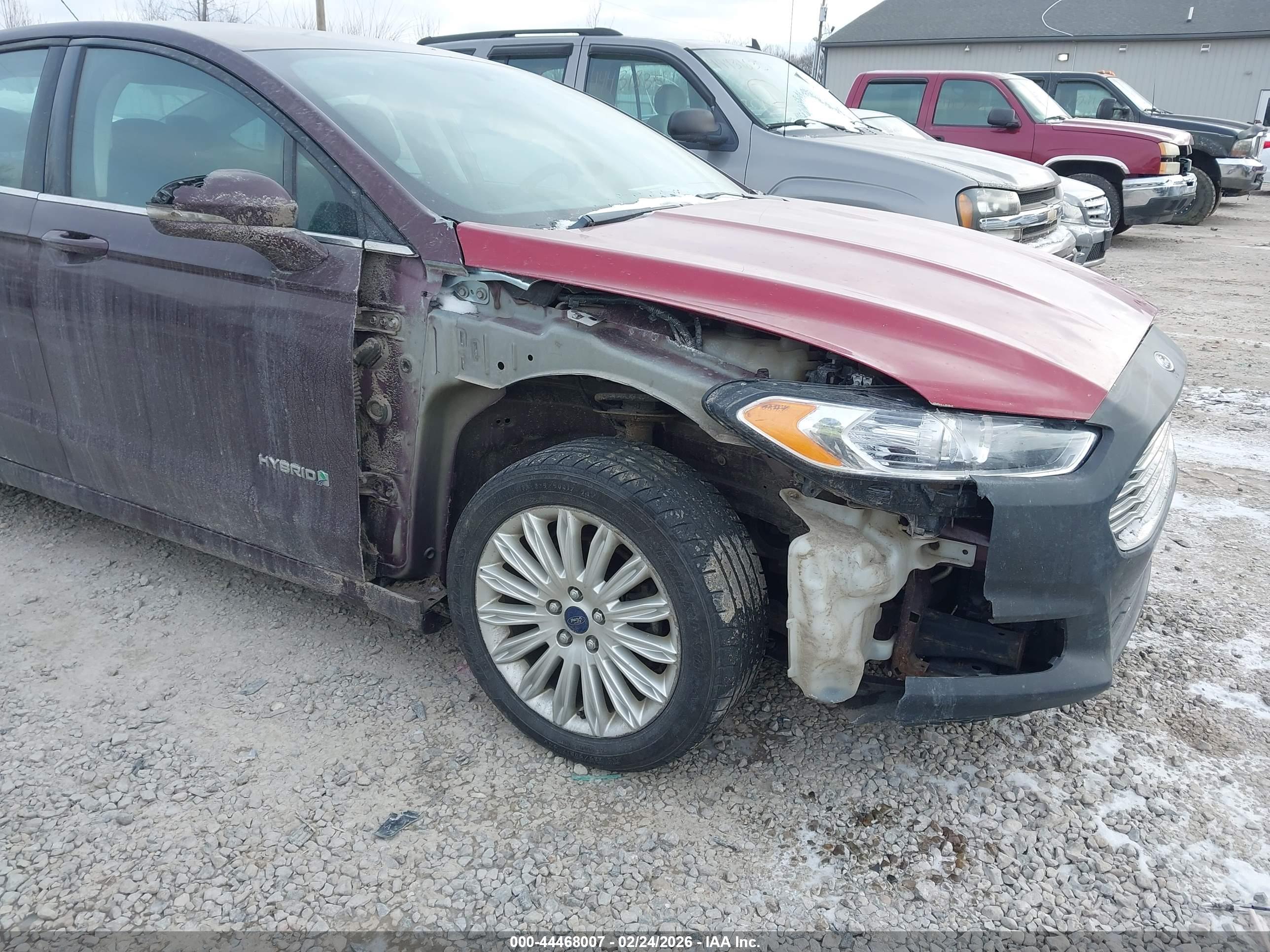 FORD FUSION image 6