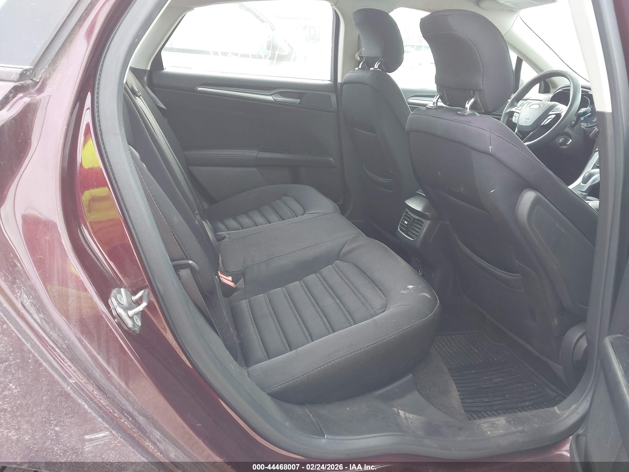 FORD FUSION image 8