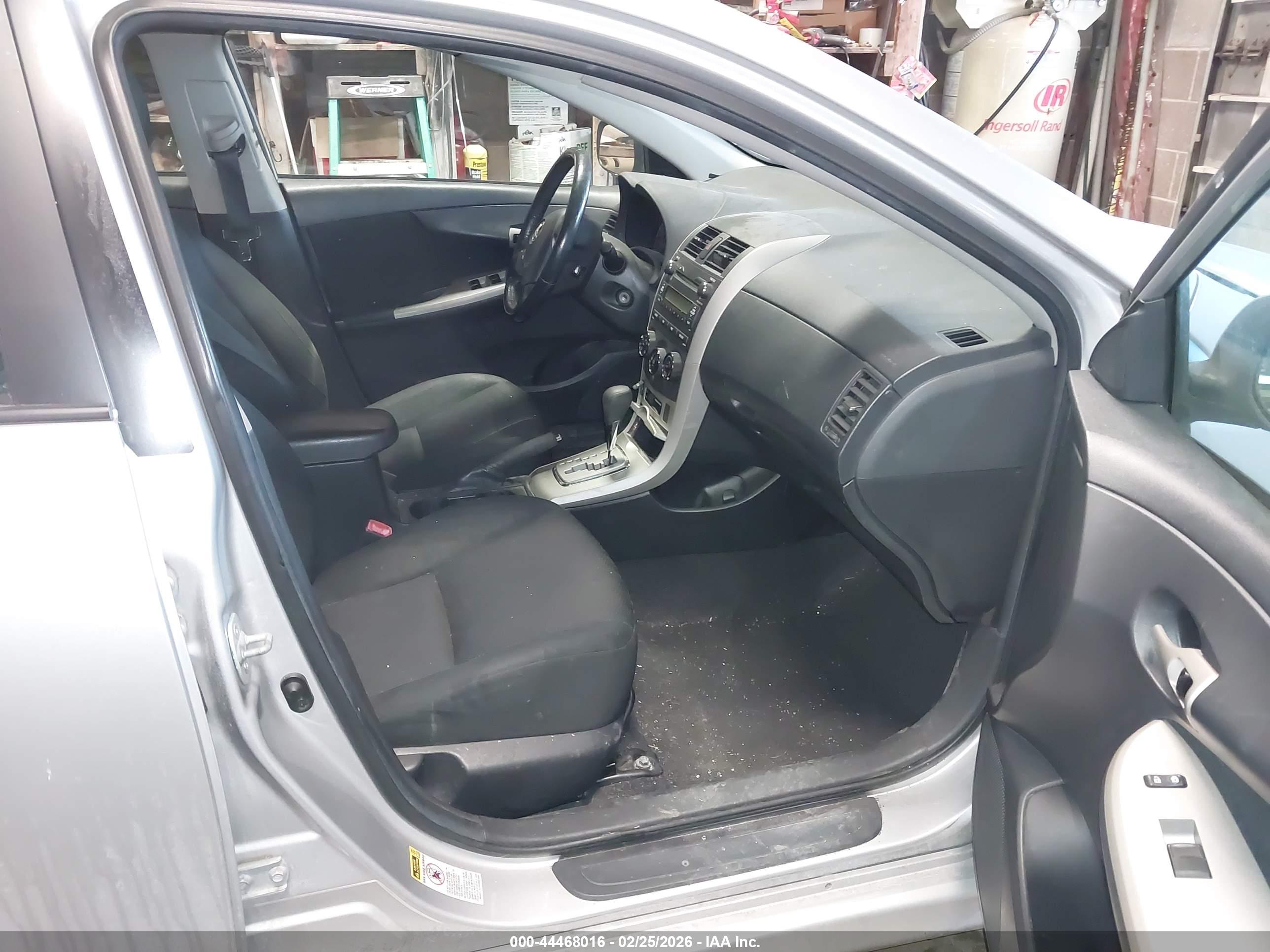 TOYOTA COROLLA image 5