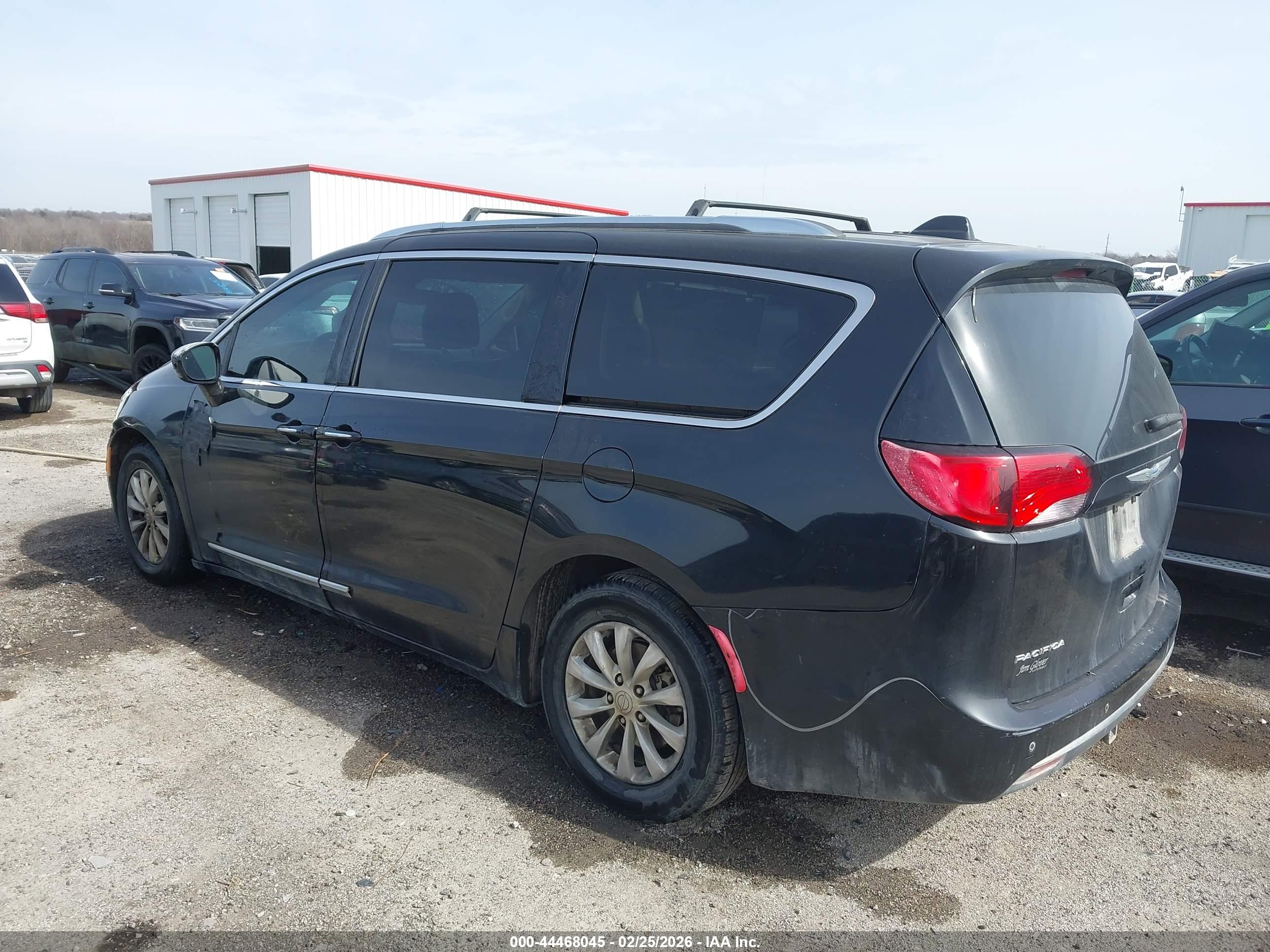 CHRYSLER PACIFICA image 3