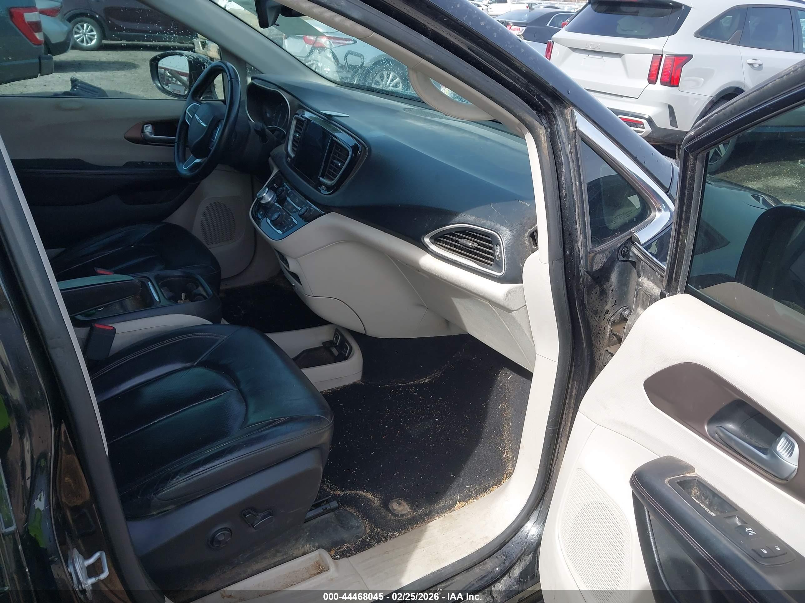 CHRYSLER PACIFICA image 5