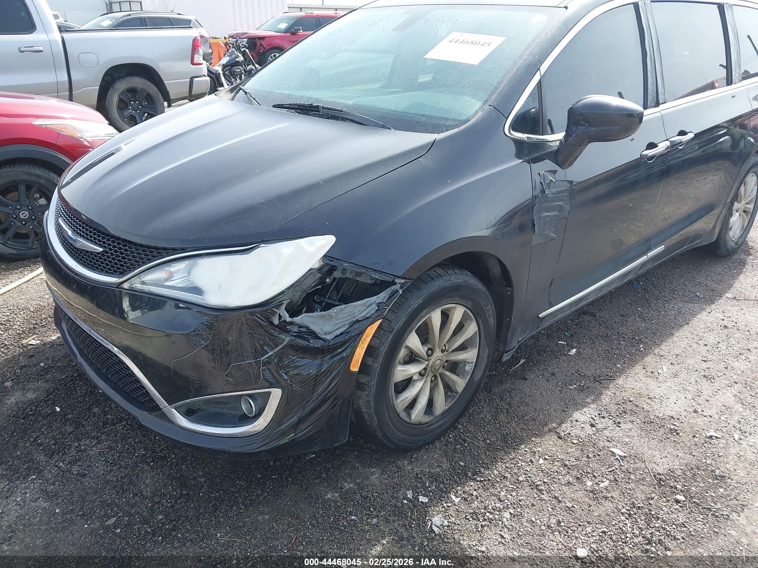 CHRYSLER PACIFICA image 6