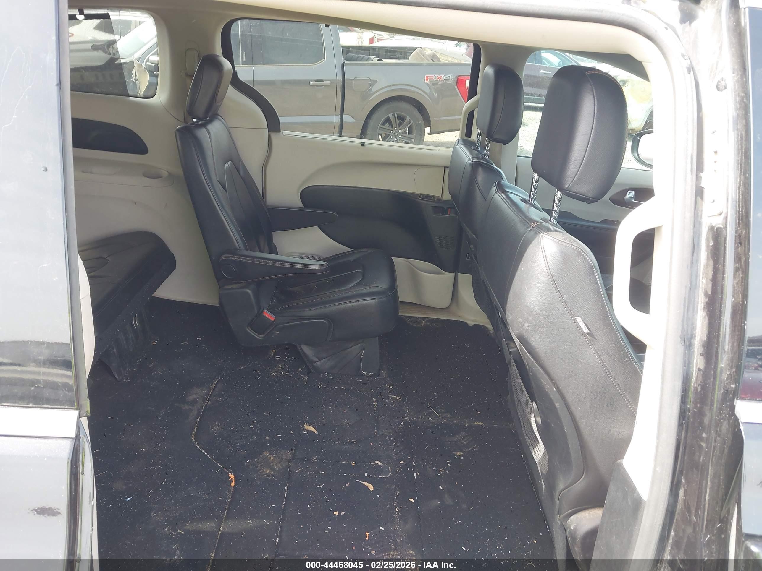 CHRYSLER PACIFICA image 8