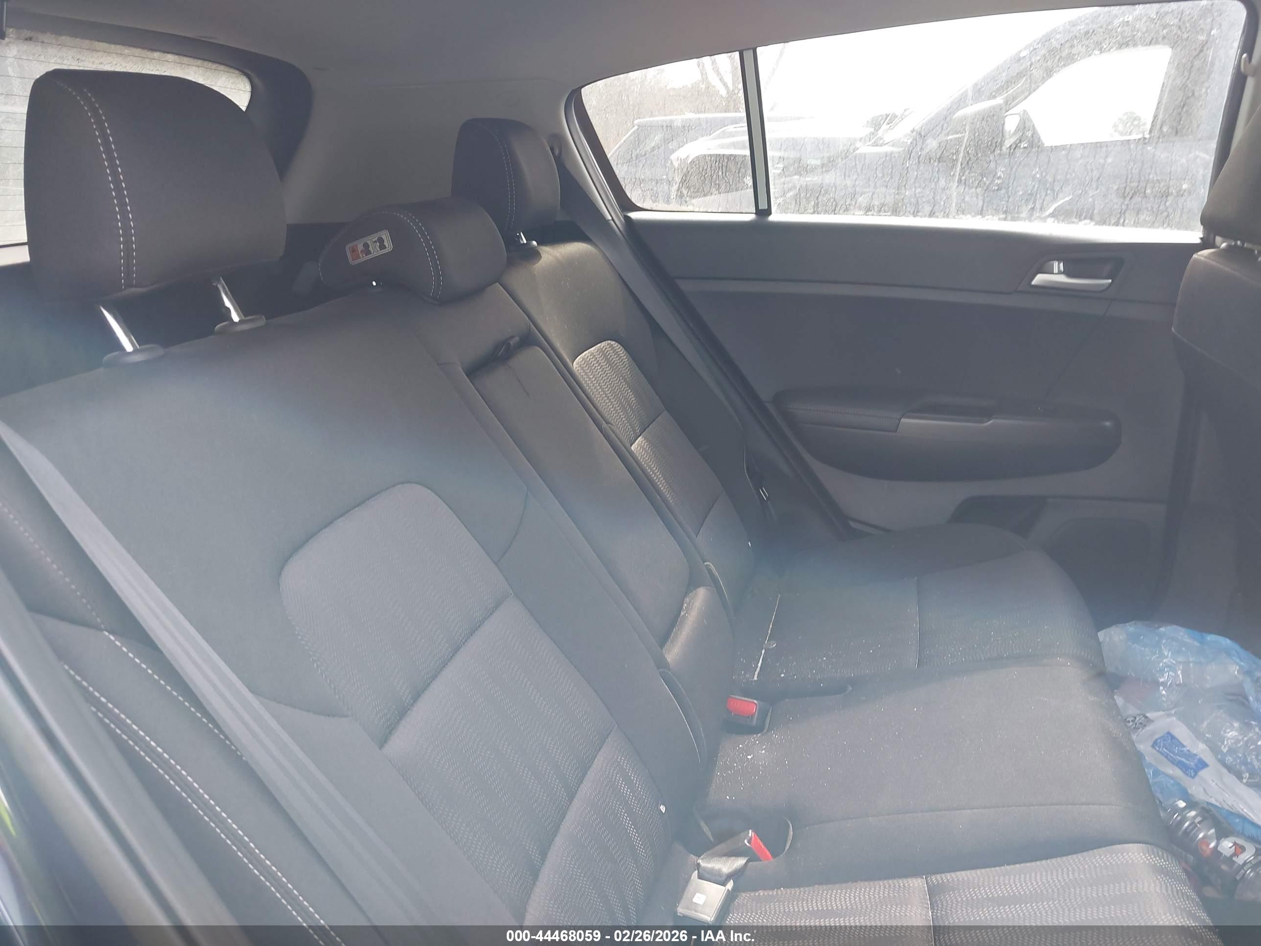 KIA SPORTAGE image 8