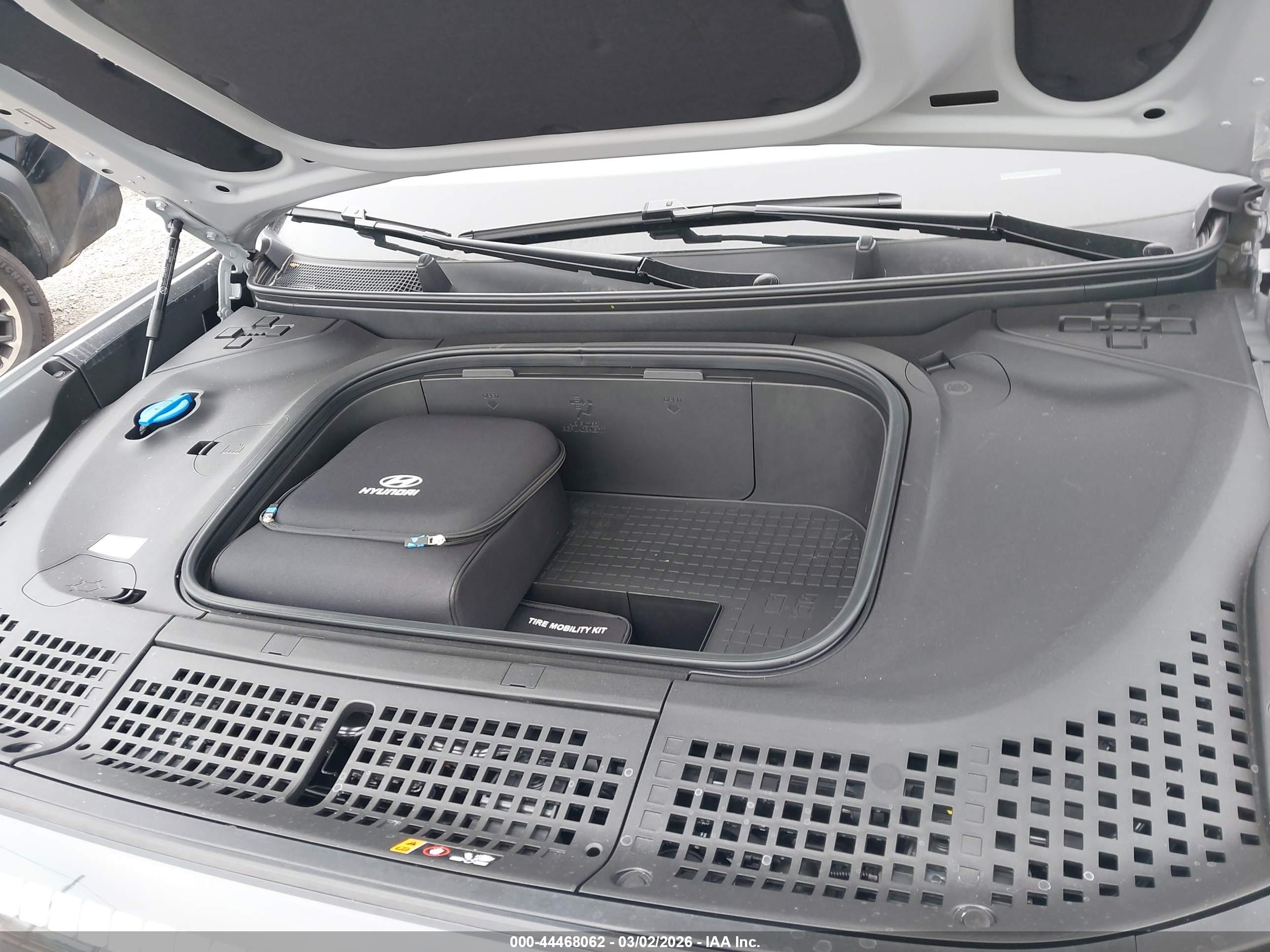 HYUNDAI IONIQ image 10