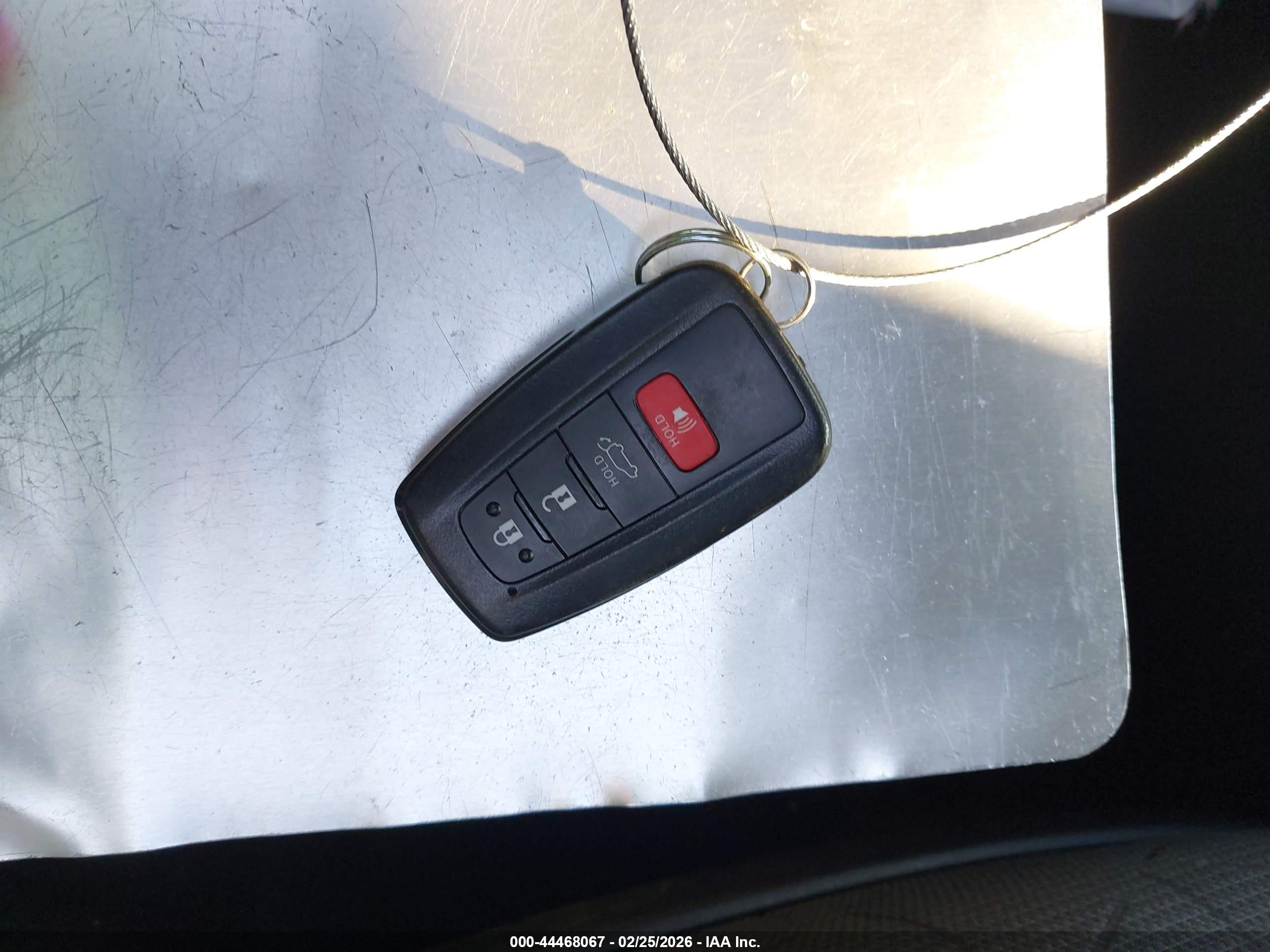 TOYOTA RAV4 image 11