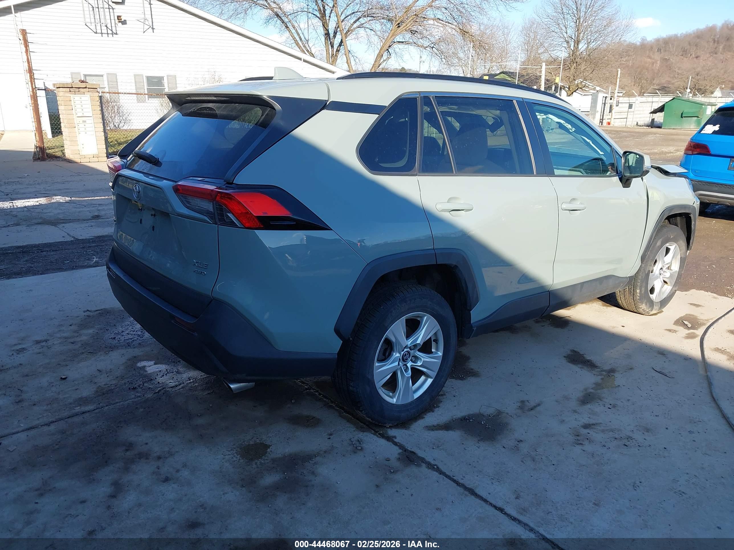 TOYOTA RAV4 image 4