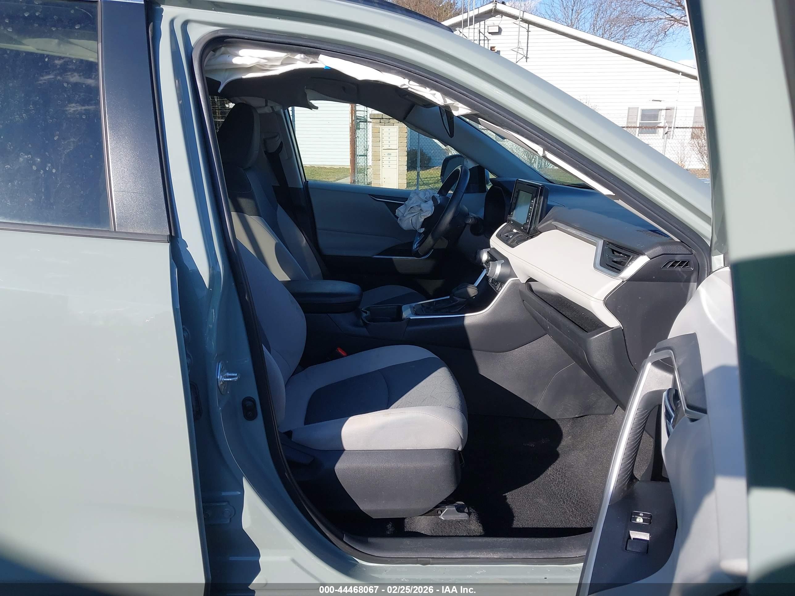 TOYOTA RAV4 image 5