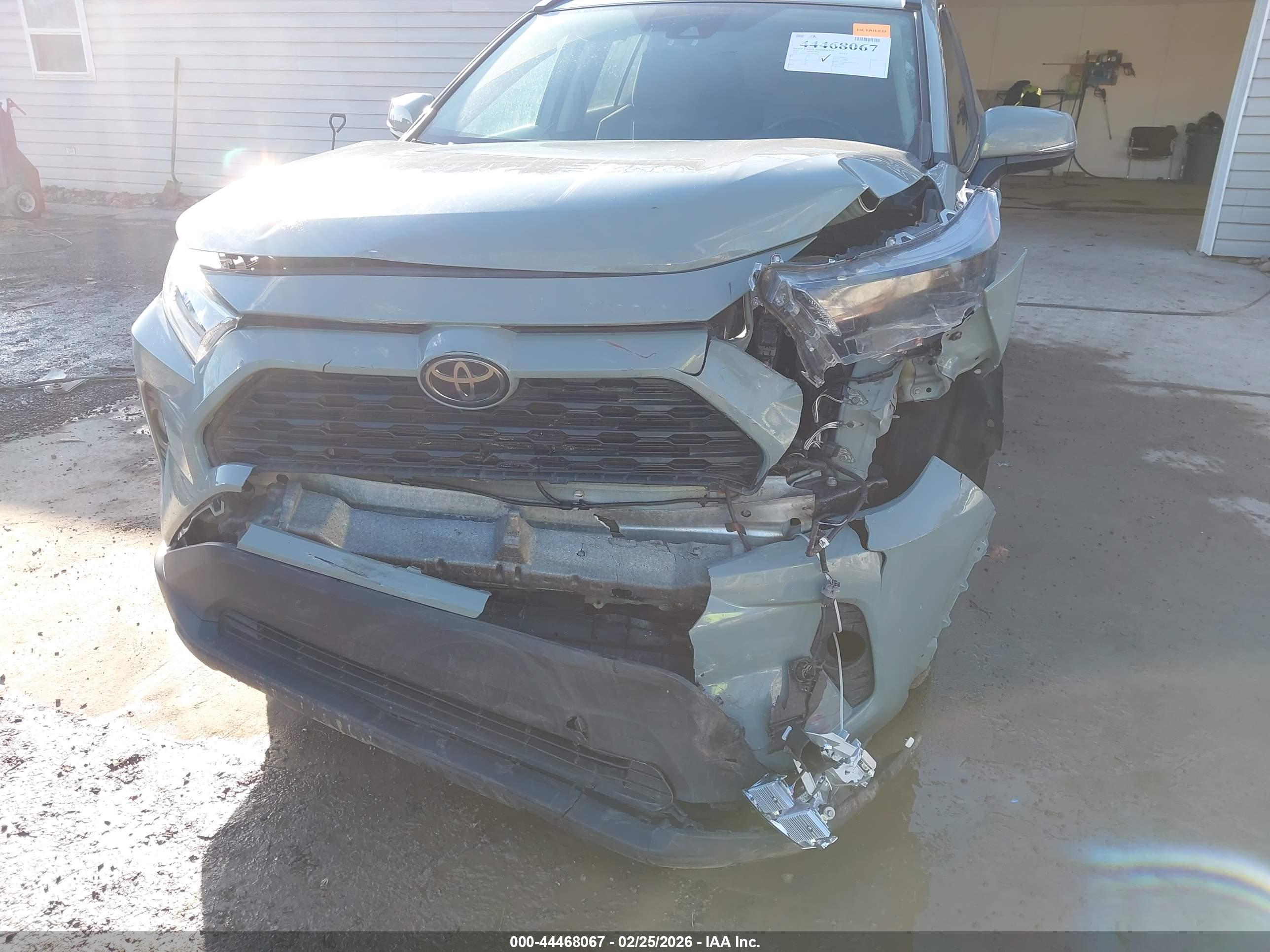TOYOTA RAV4 image 6