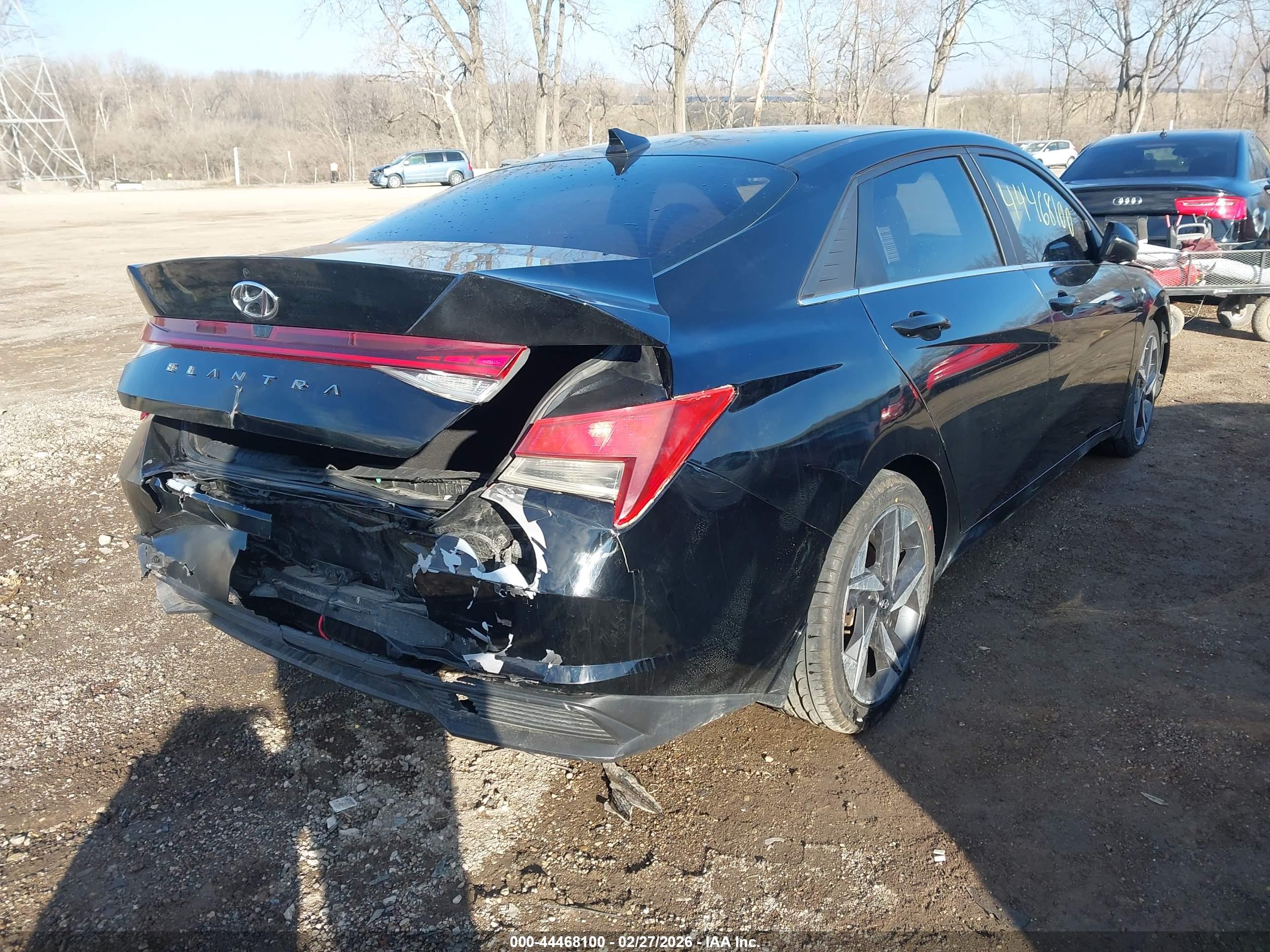 HYUNDAI ELANTRA image 4