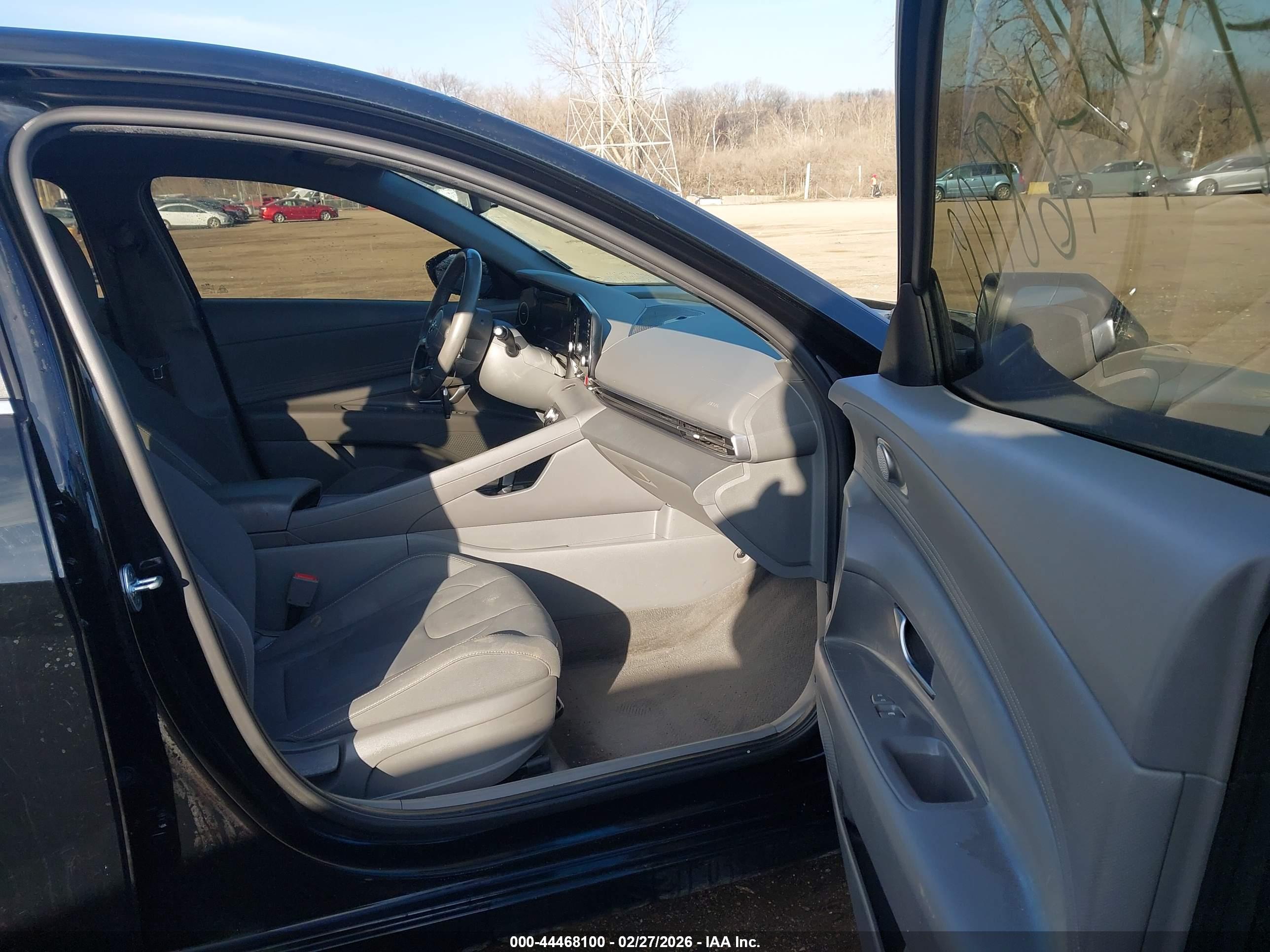 HYUNDAI ELANTRA image 5
