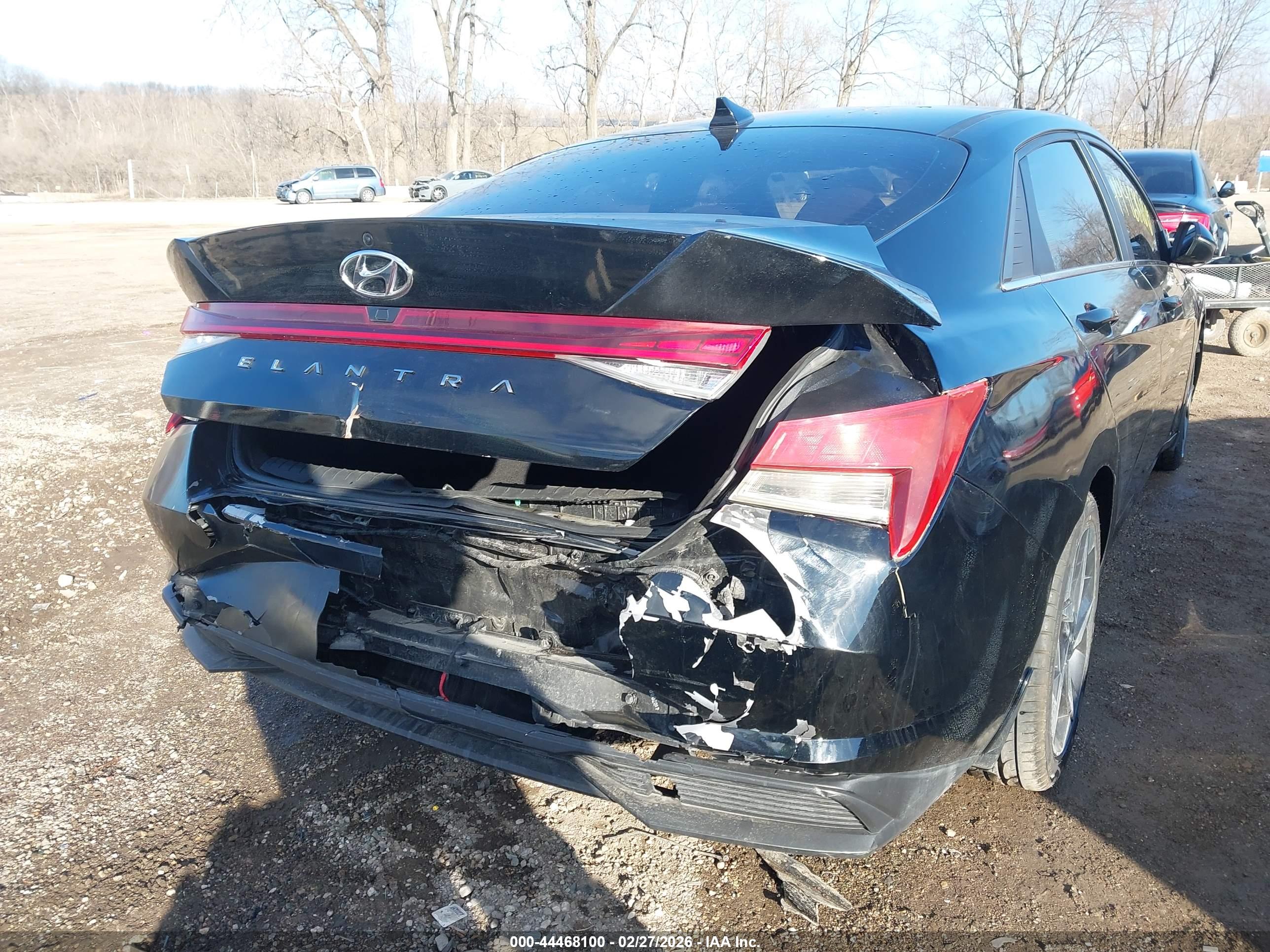 HYUNDAI ELANTRA image 6