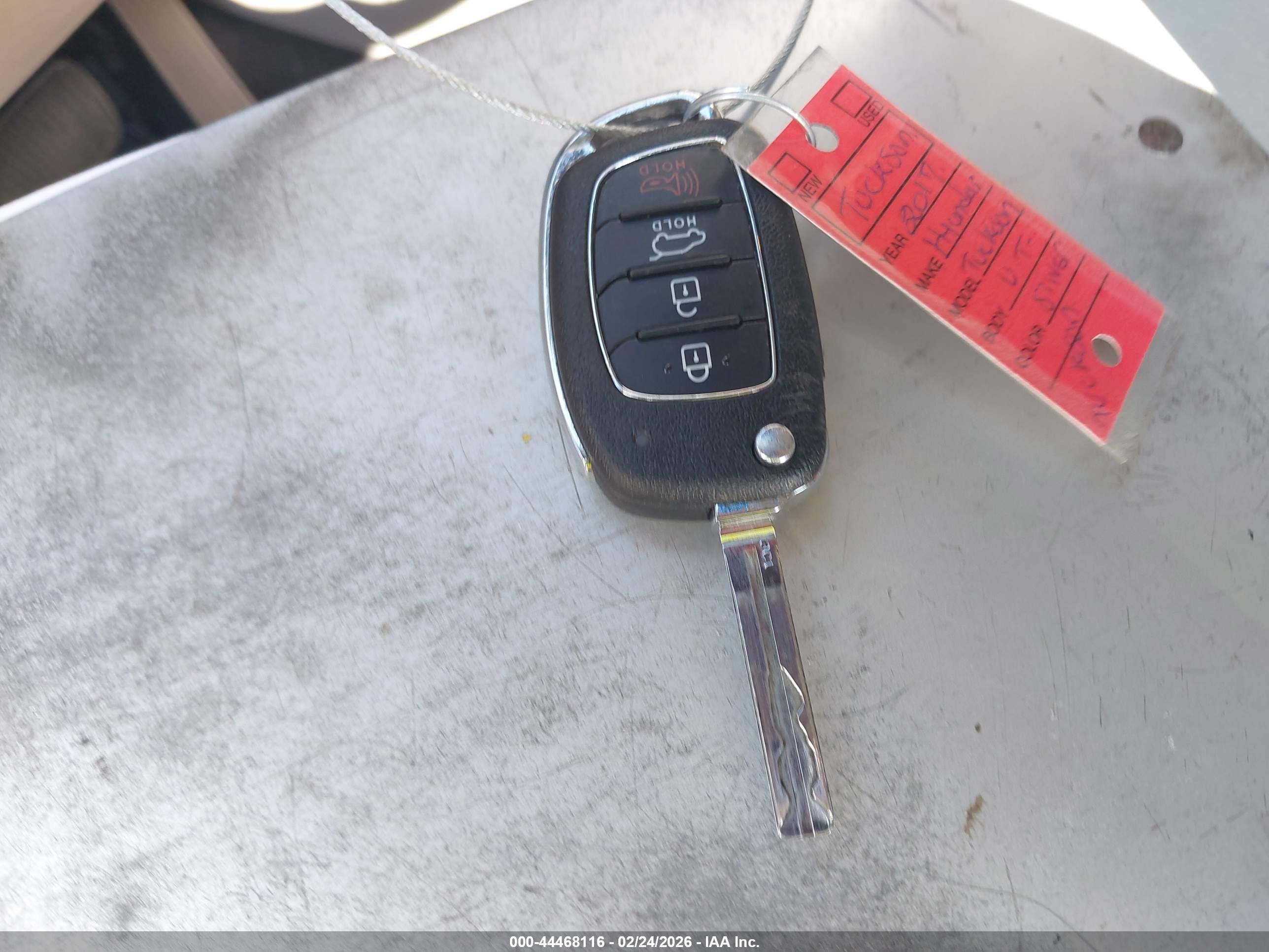 HYUNDAI TUCSON image 11