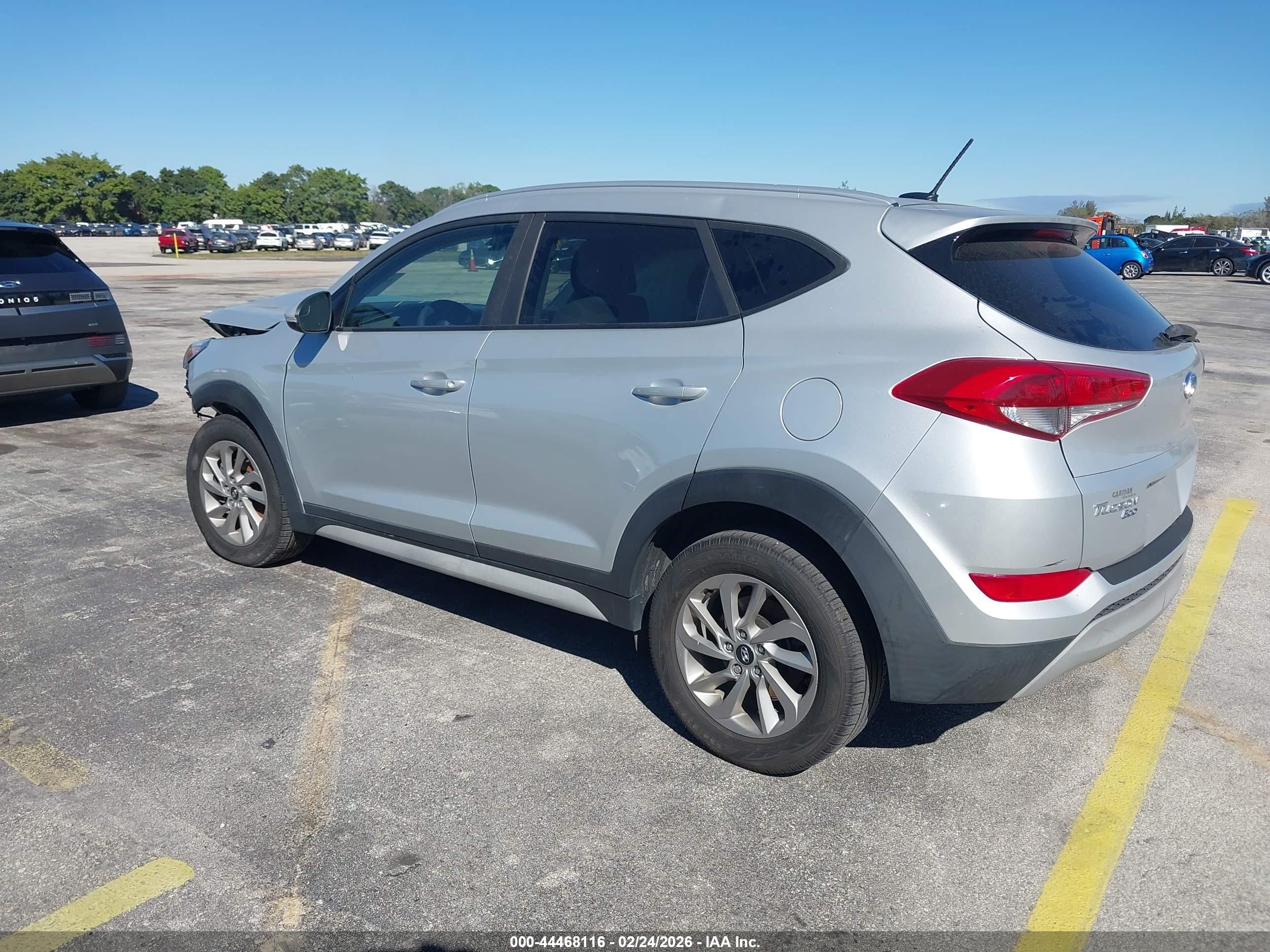 HYUNDAI TUCSON image 3