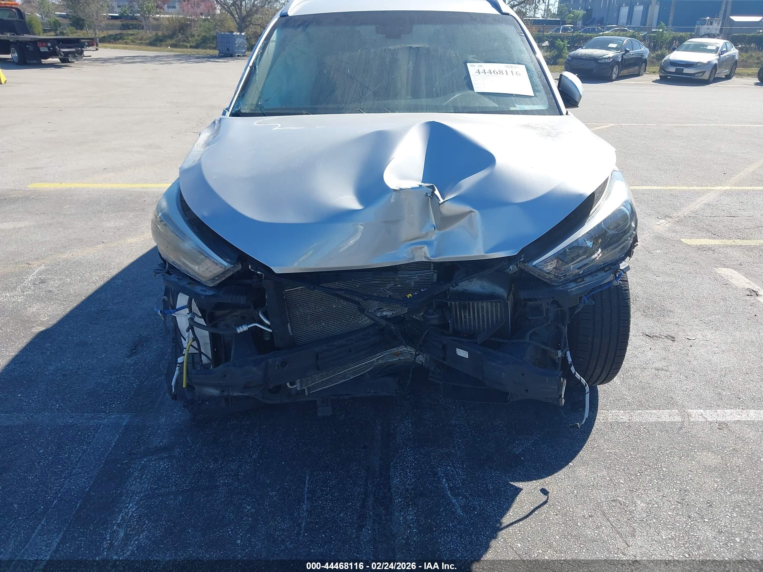HYUNDAI TUCSON image 6