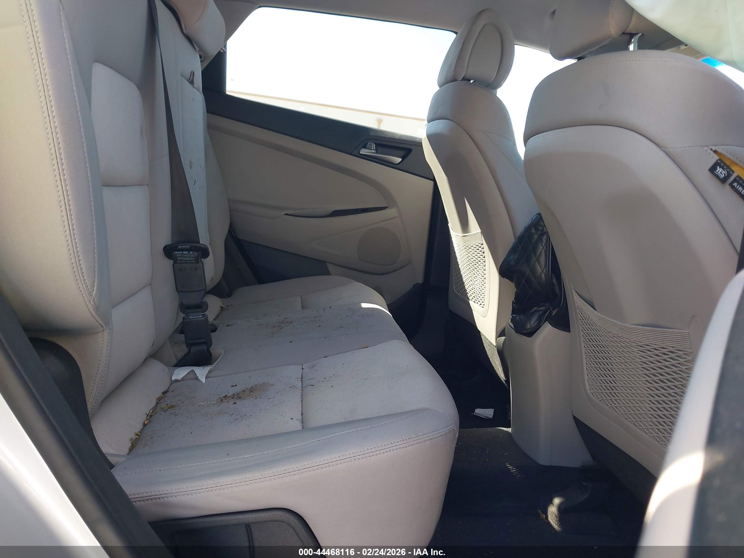HYUNDAI TUCSON image 8