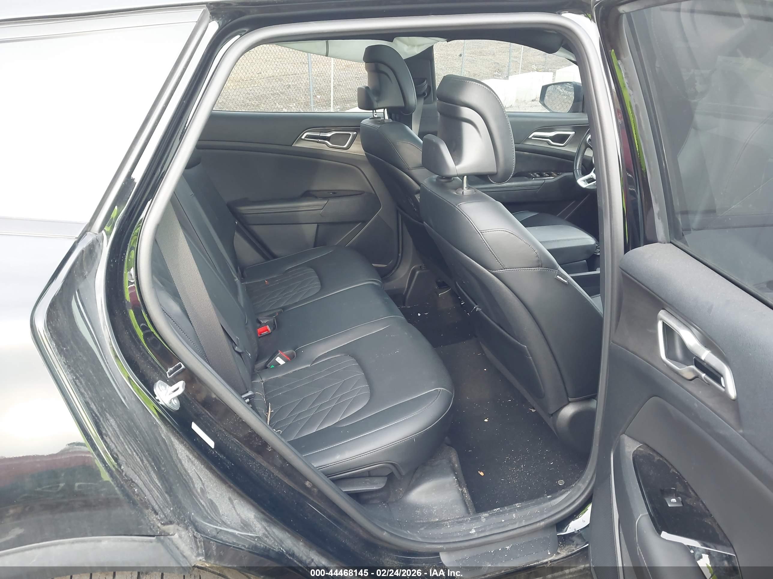 KIA SPORTAGE image 8