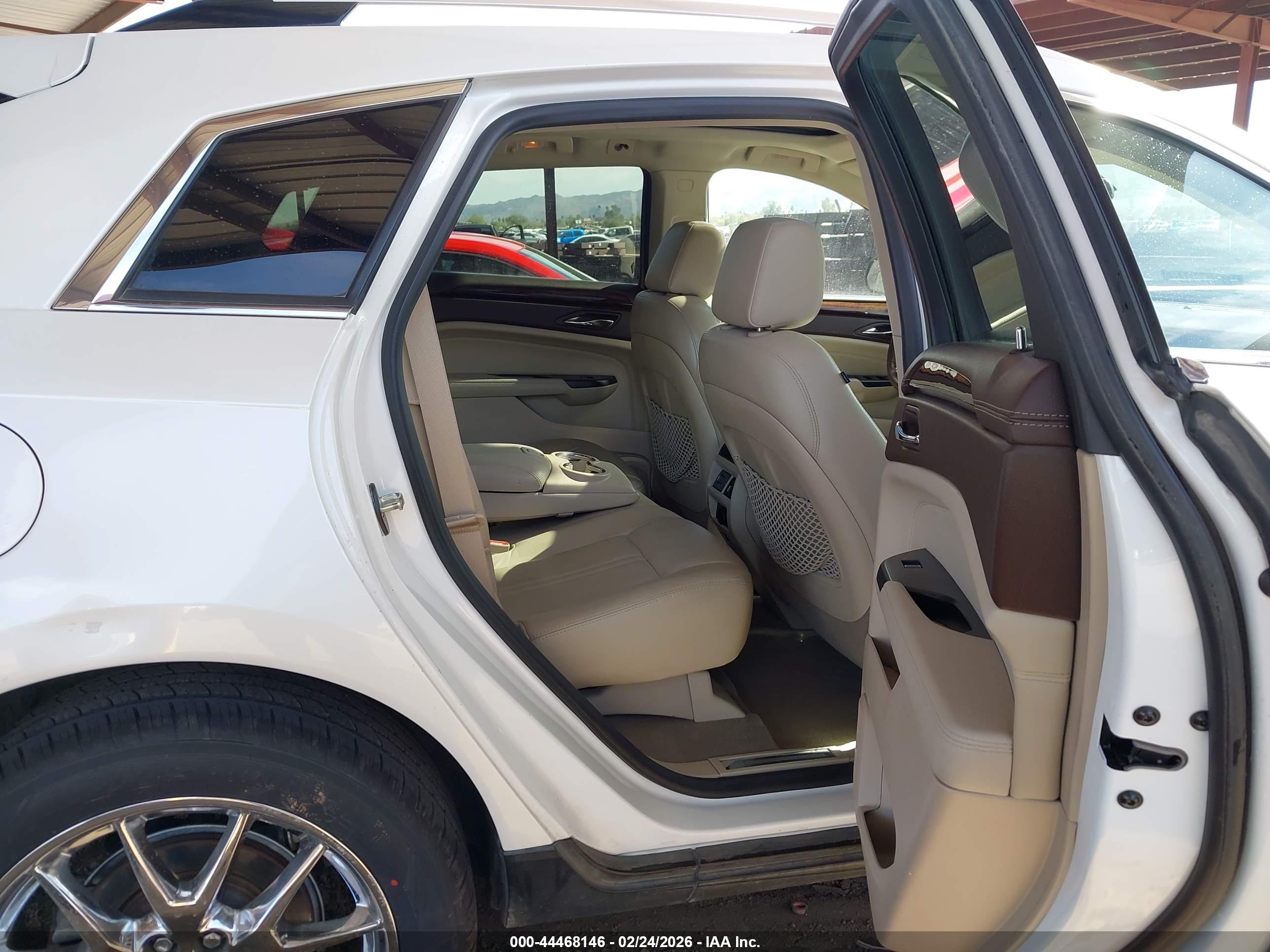 CADILLAC SRX image 8