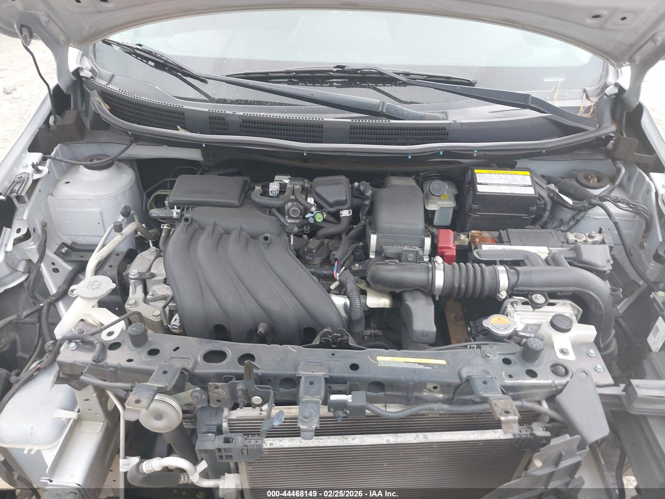 NISSAN VERSA image 10