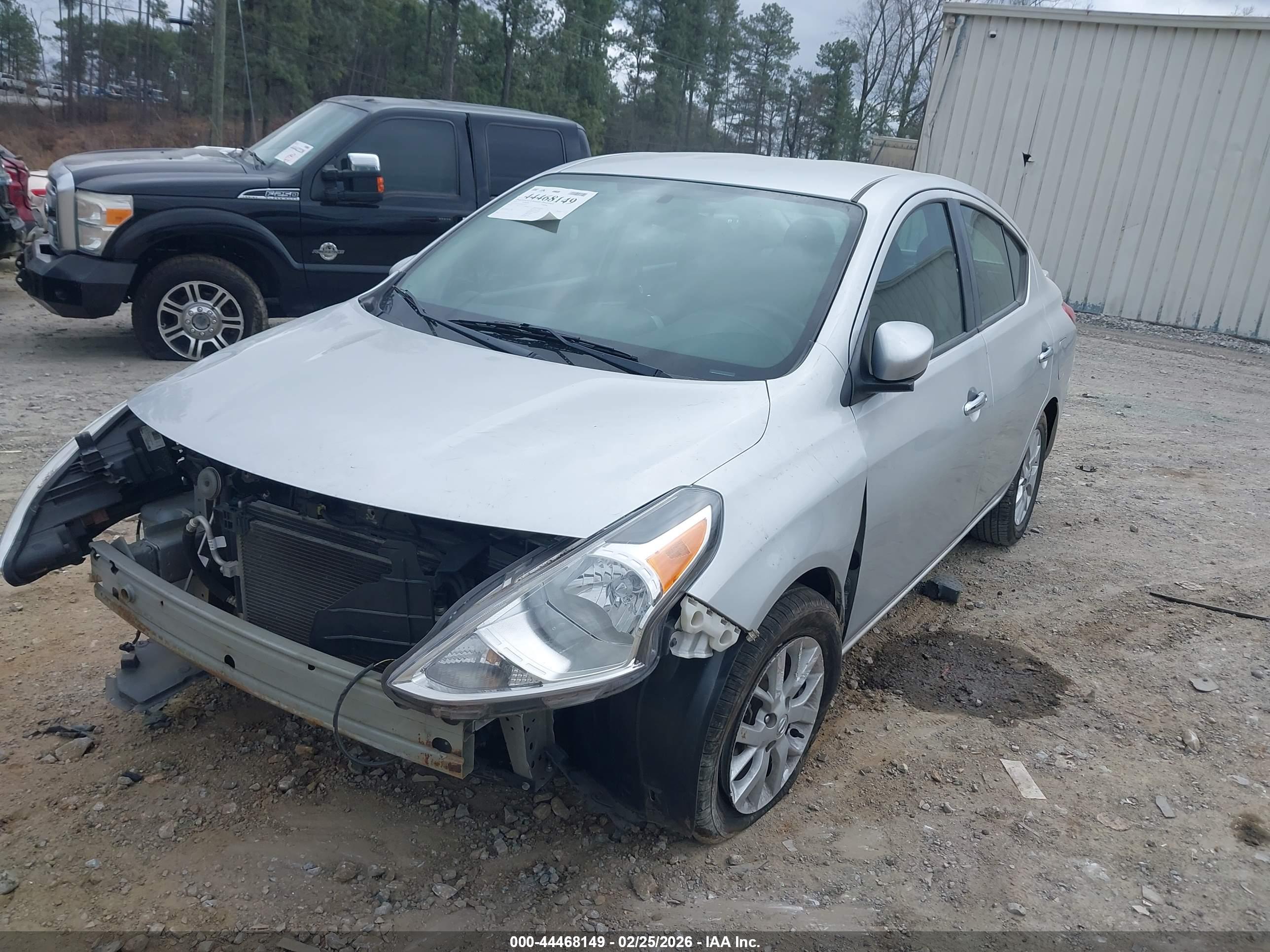 NISSAN VERSA image 2