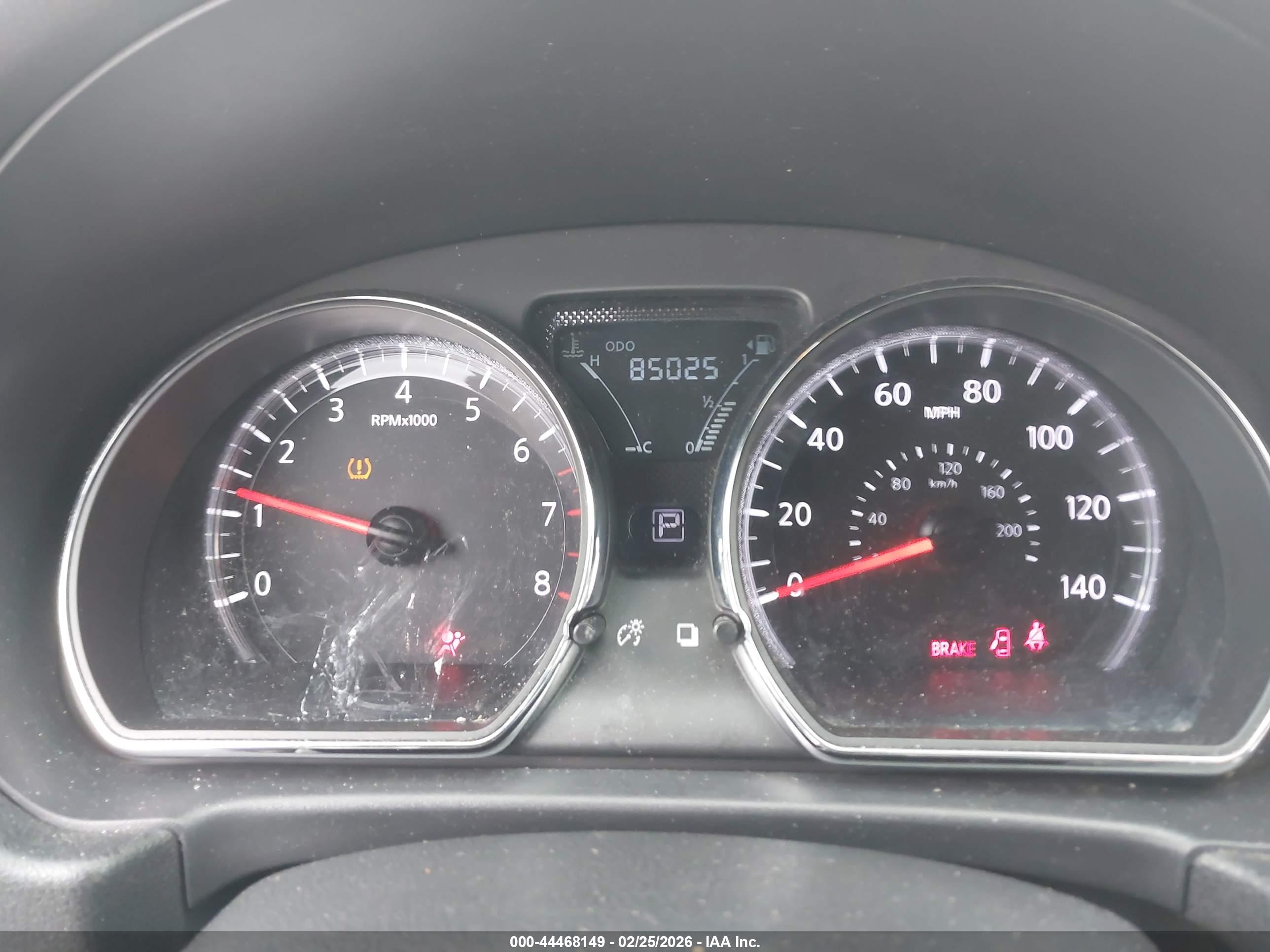 NISSAN VERSA image 7