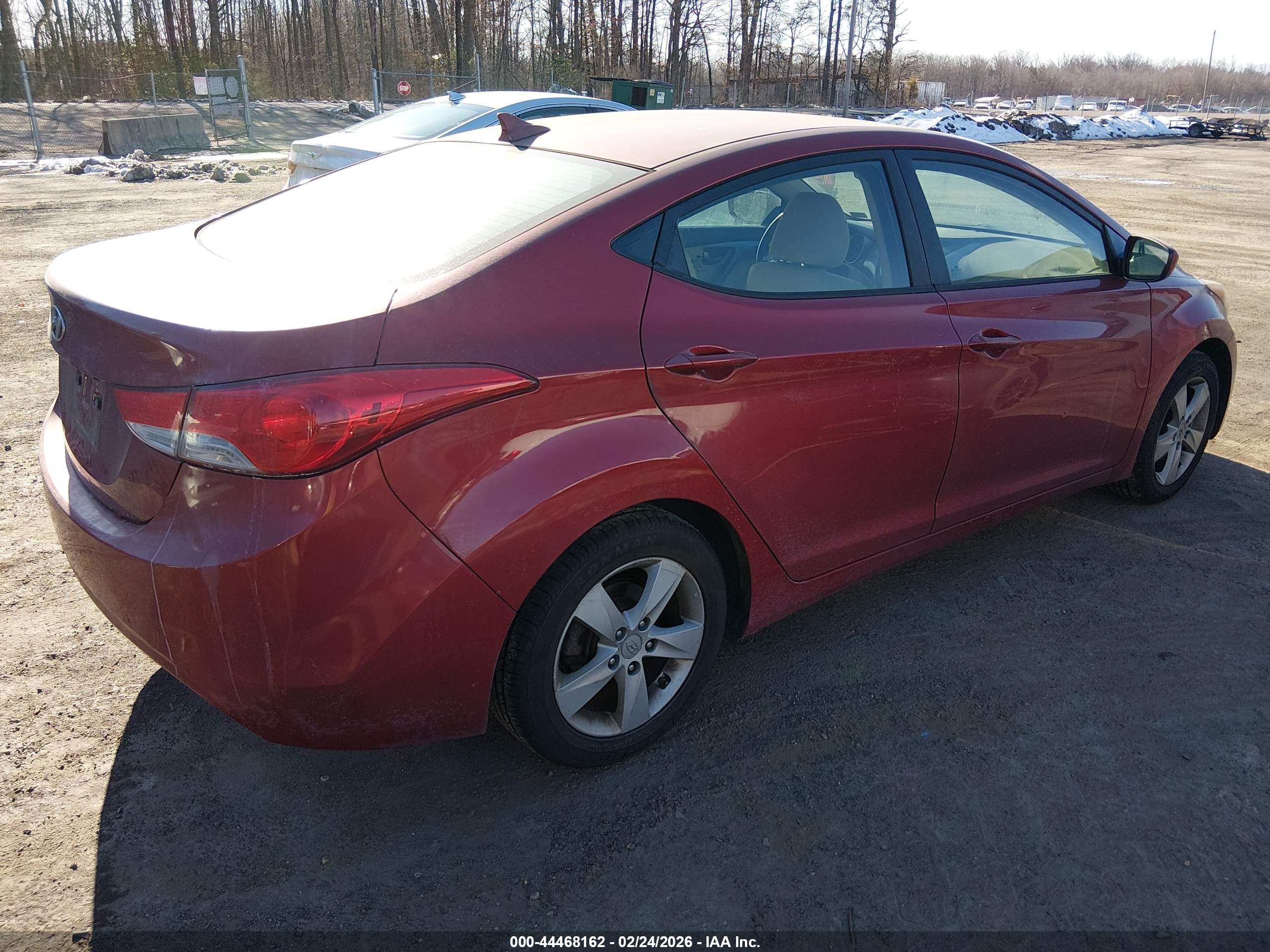 HYUNDAI ELANTRA image 4