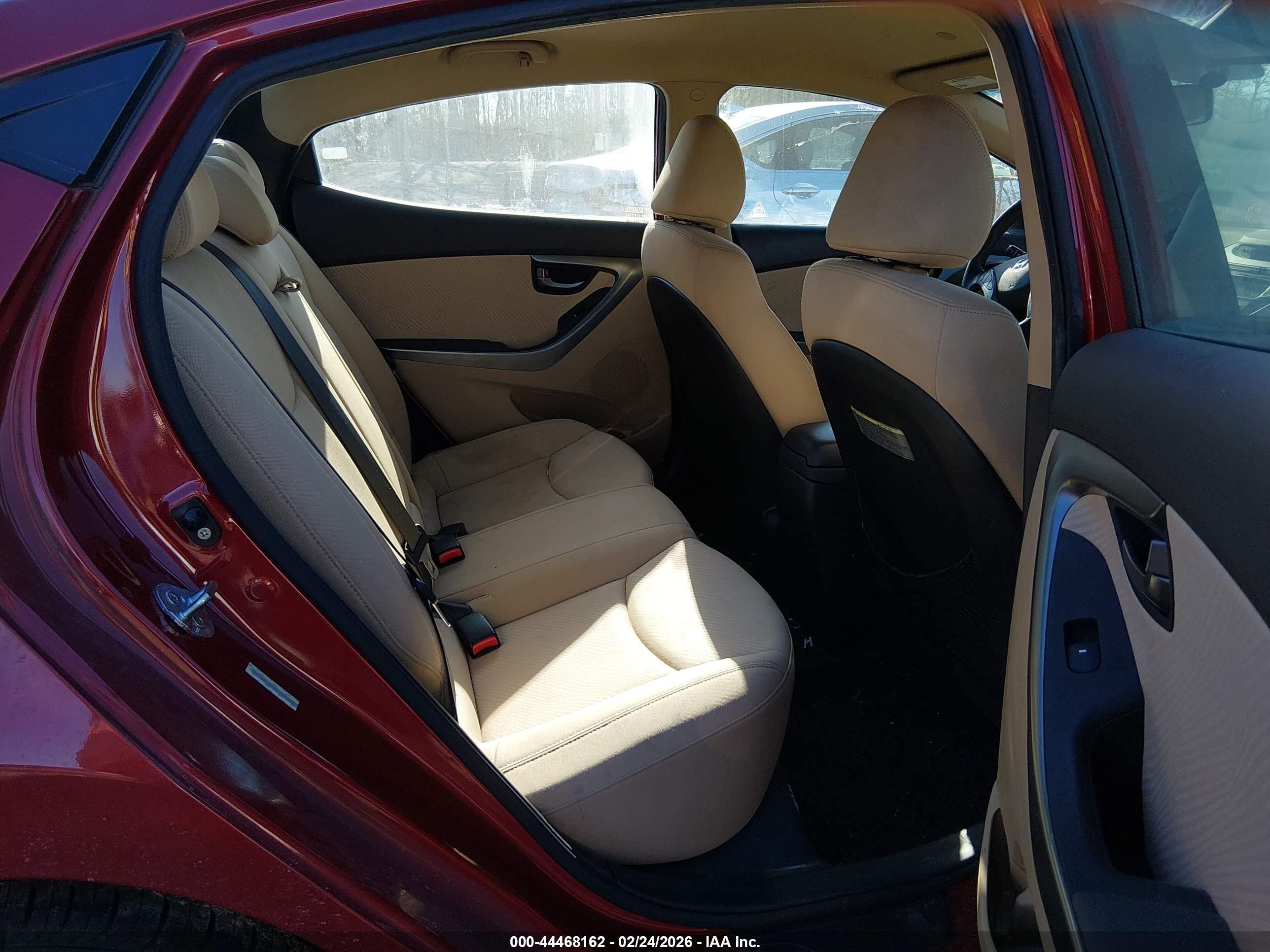 HYUNDAI ELANTRA image 8
